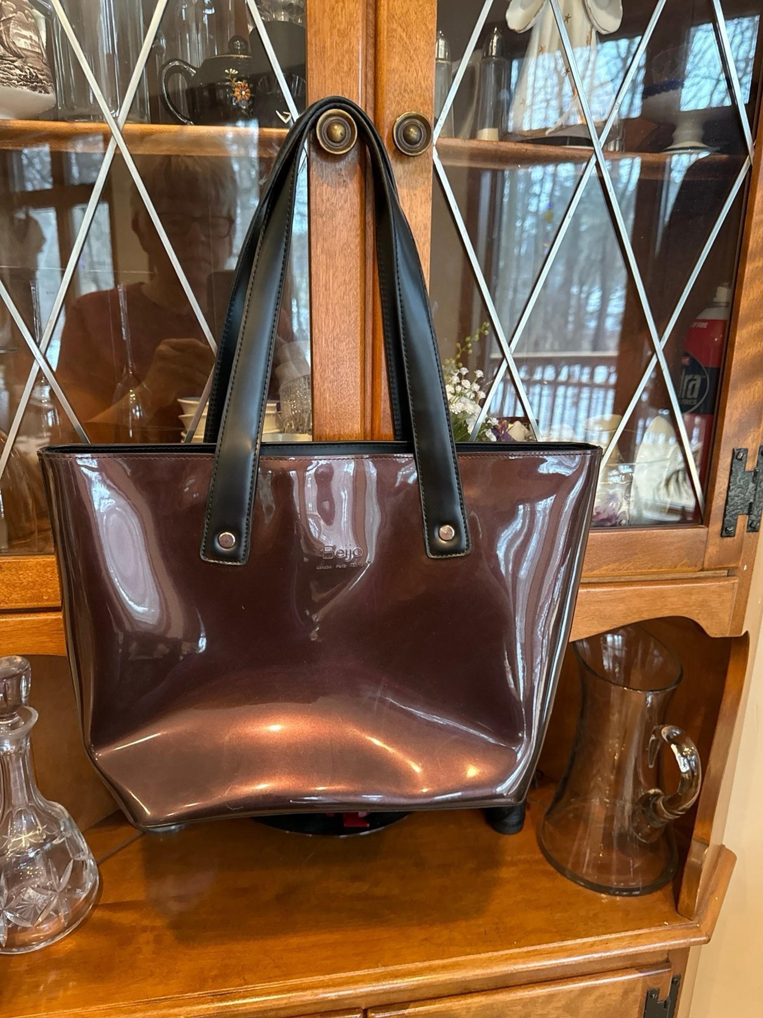 dark copper with black strap patent leather purse - Beijo