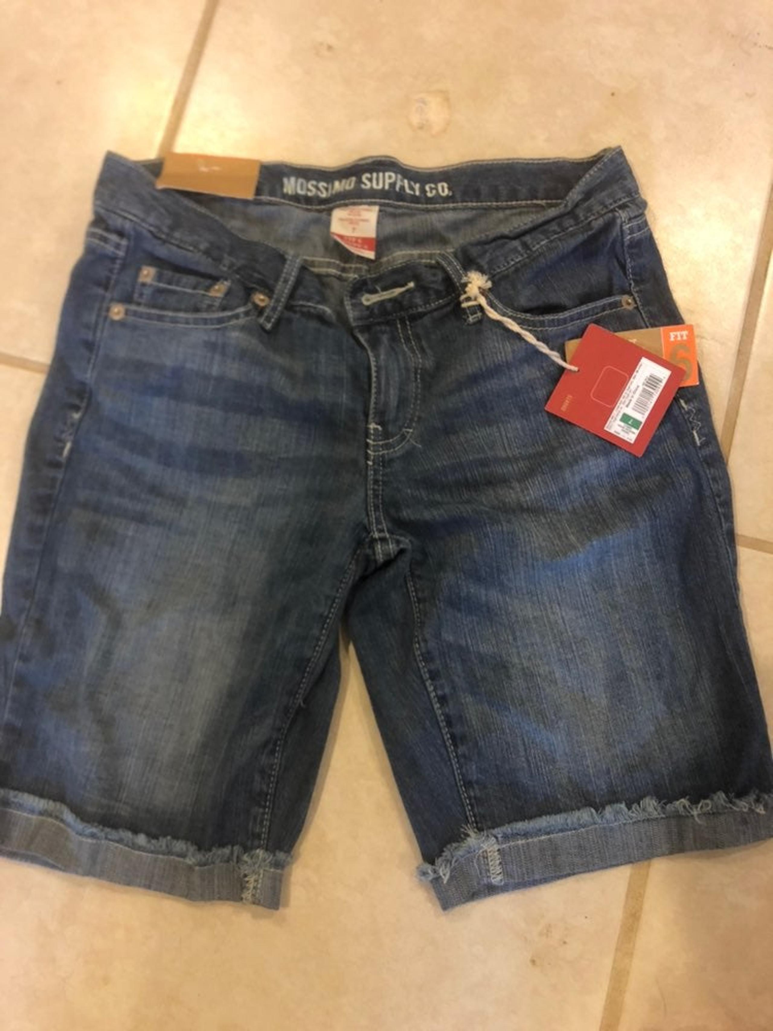 Mossimo supply co Jean shorts size M NWT