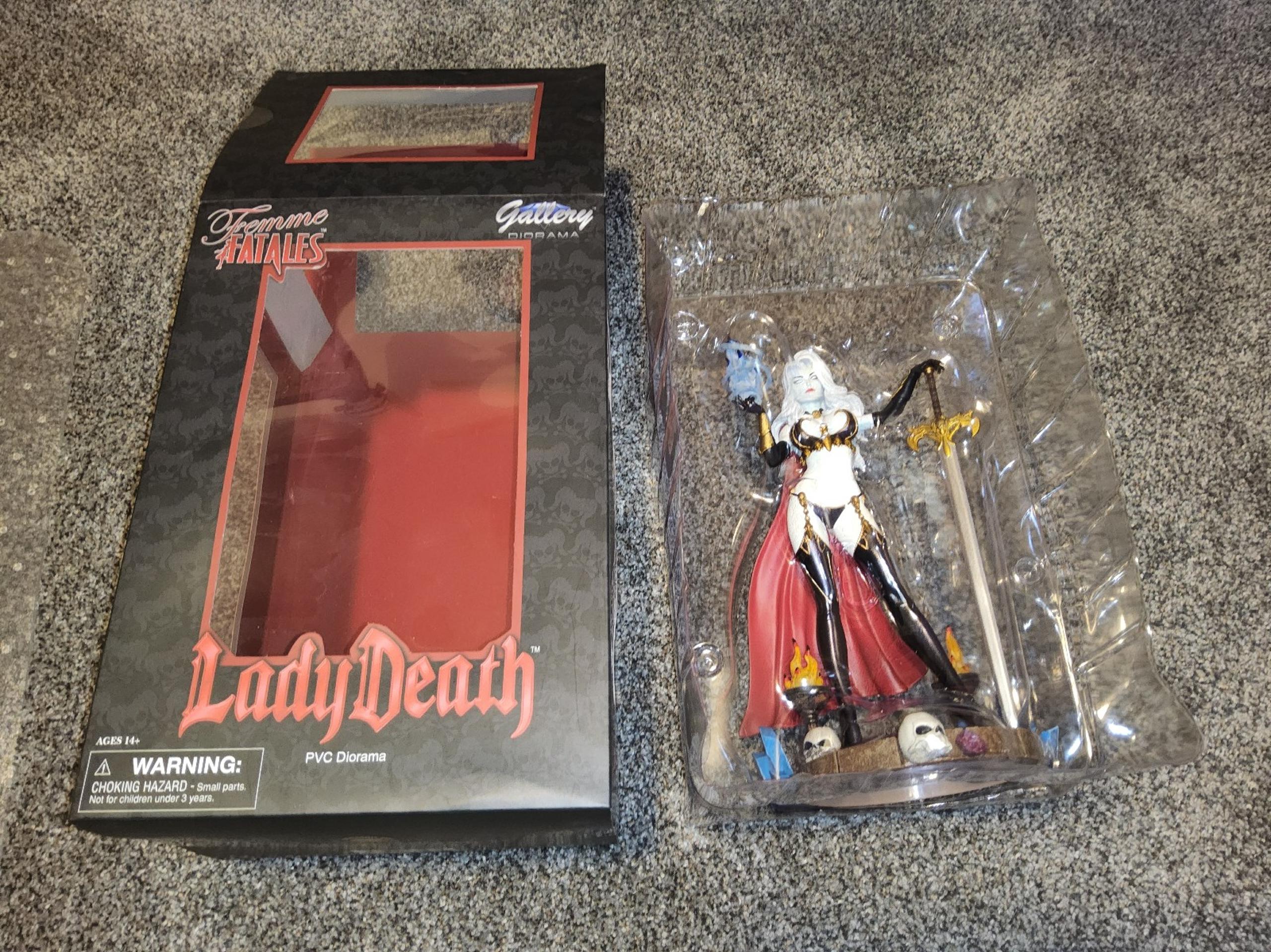 Diamond Select Femme Fatales Lady Death 9" PVC Diorama Figure MIB box