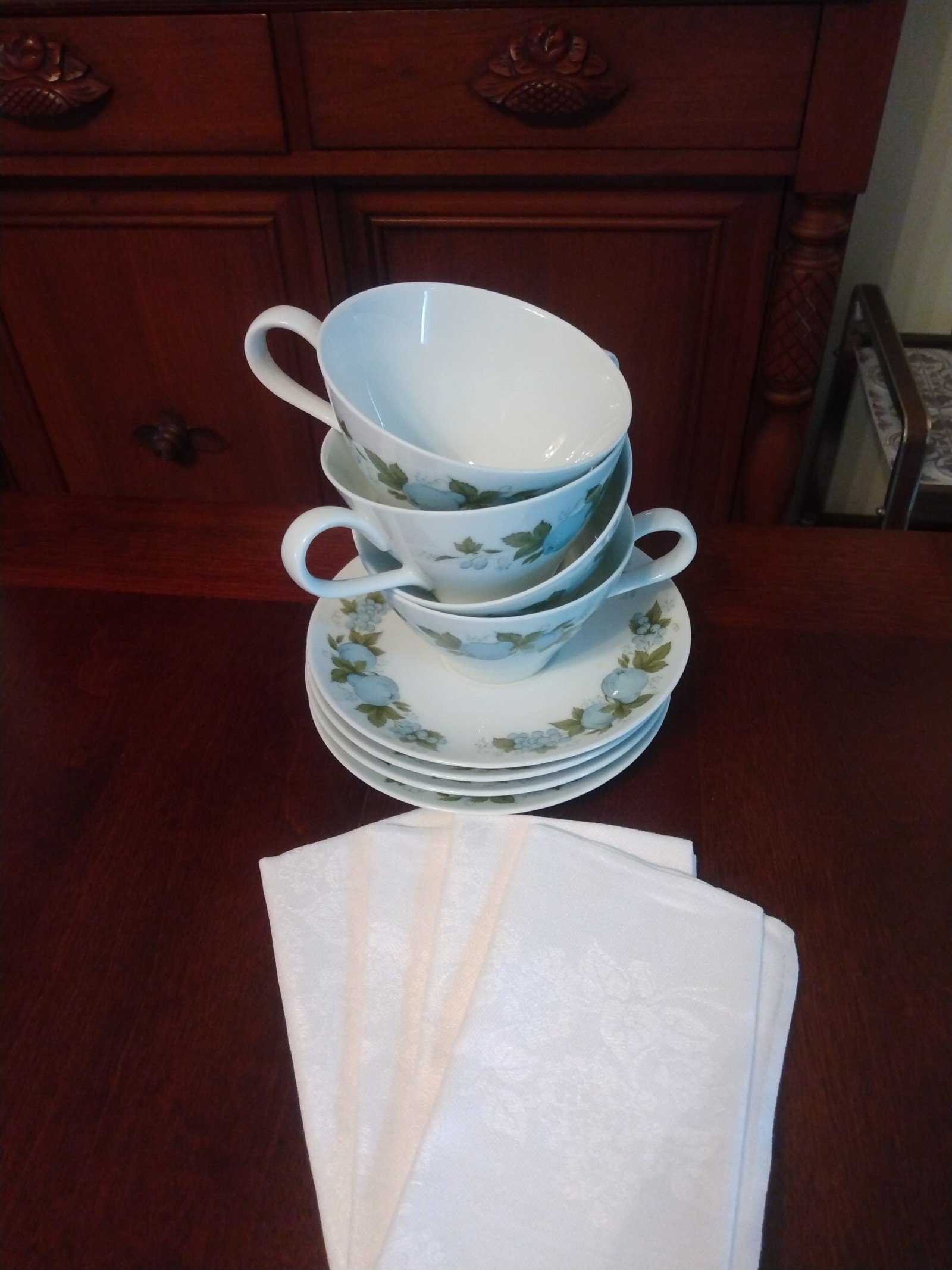 Noritake Blue Orchard Pattern 6695 - Four Cups and Four Saucers  Four Napkins