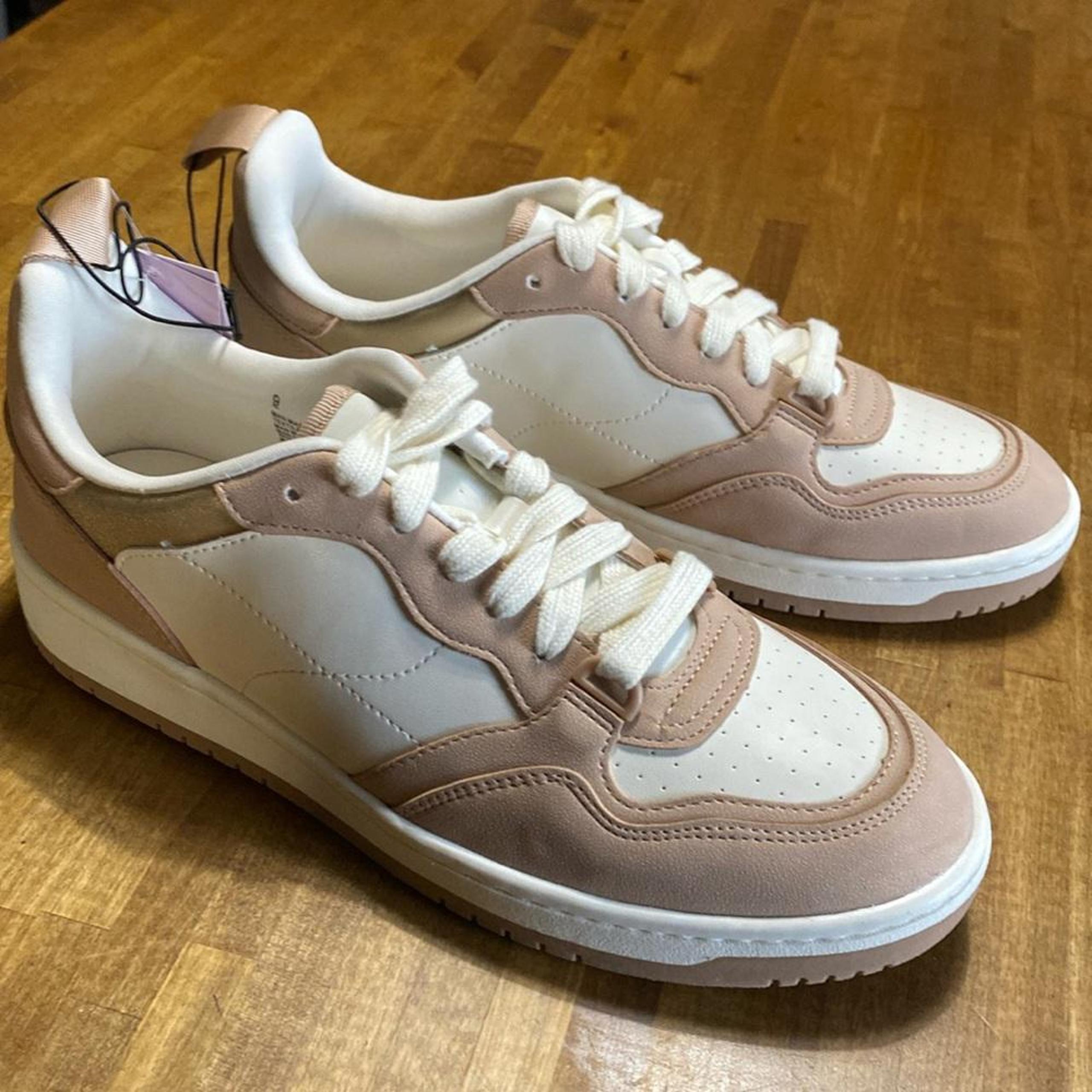 wild fable  Tan/ Netty sneakers sz9