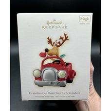 New 2009 Hallmark Ornament Grandma Got Run Over By A Reindeer Magic Sound -4D