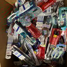 100 pieces of Colgate toothbrush