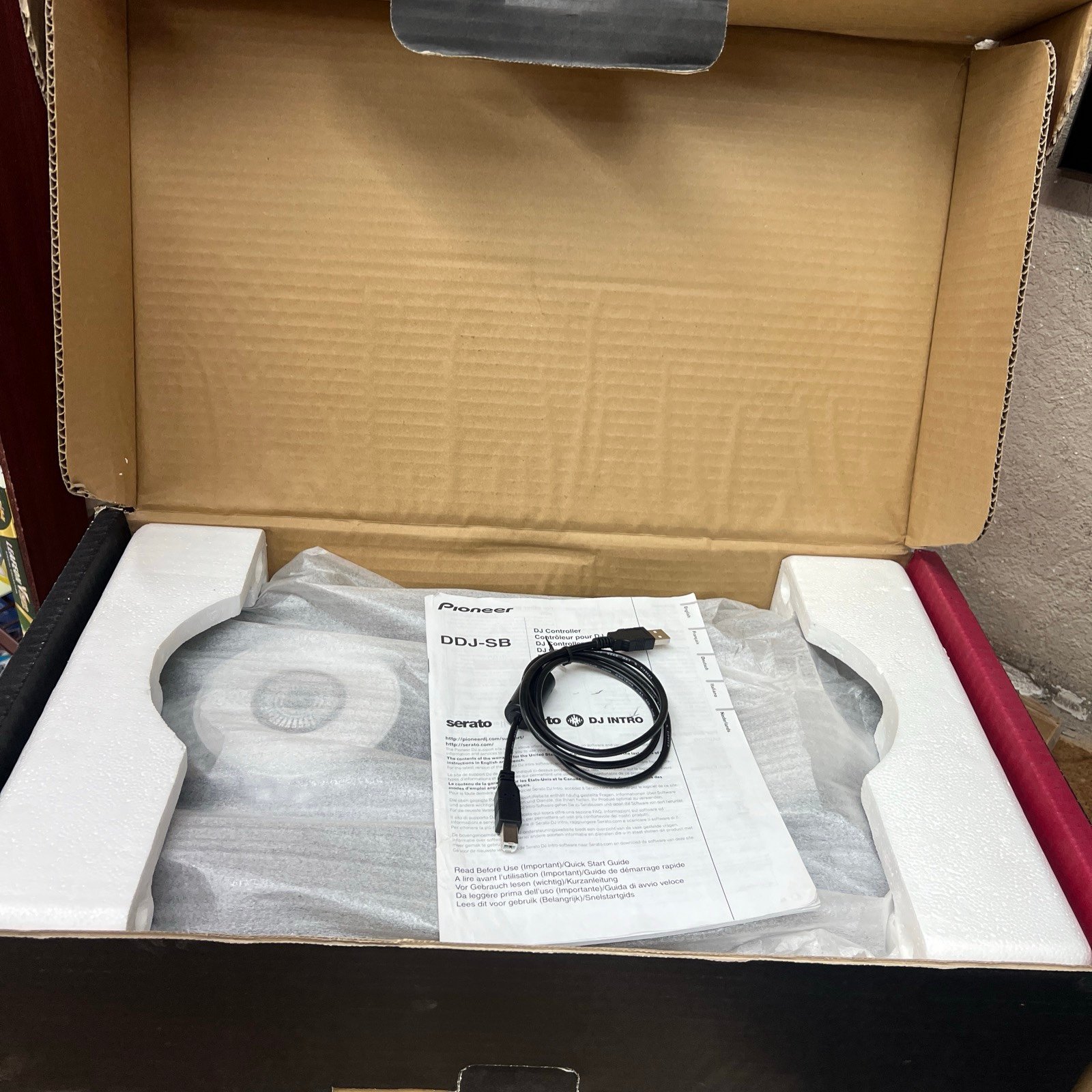 Pioneer DDJ-SB Digital DJ Controller Serato