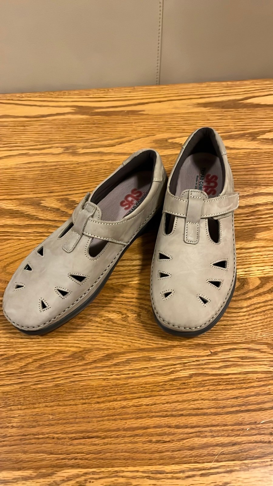 NWOT Women’s SAS Roamer Walking Shoes - 9W