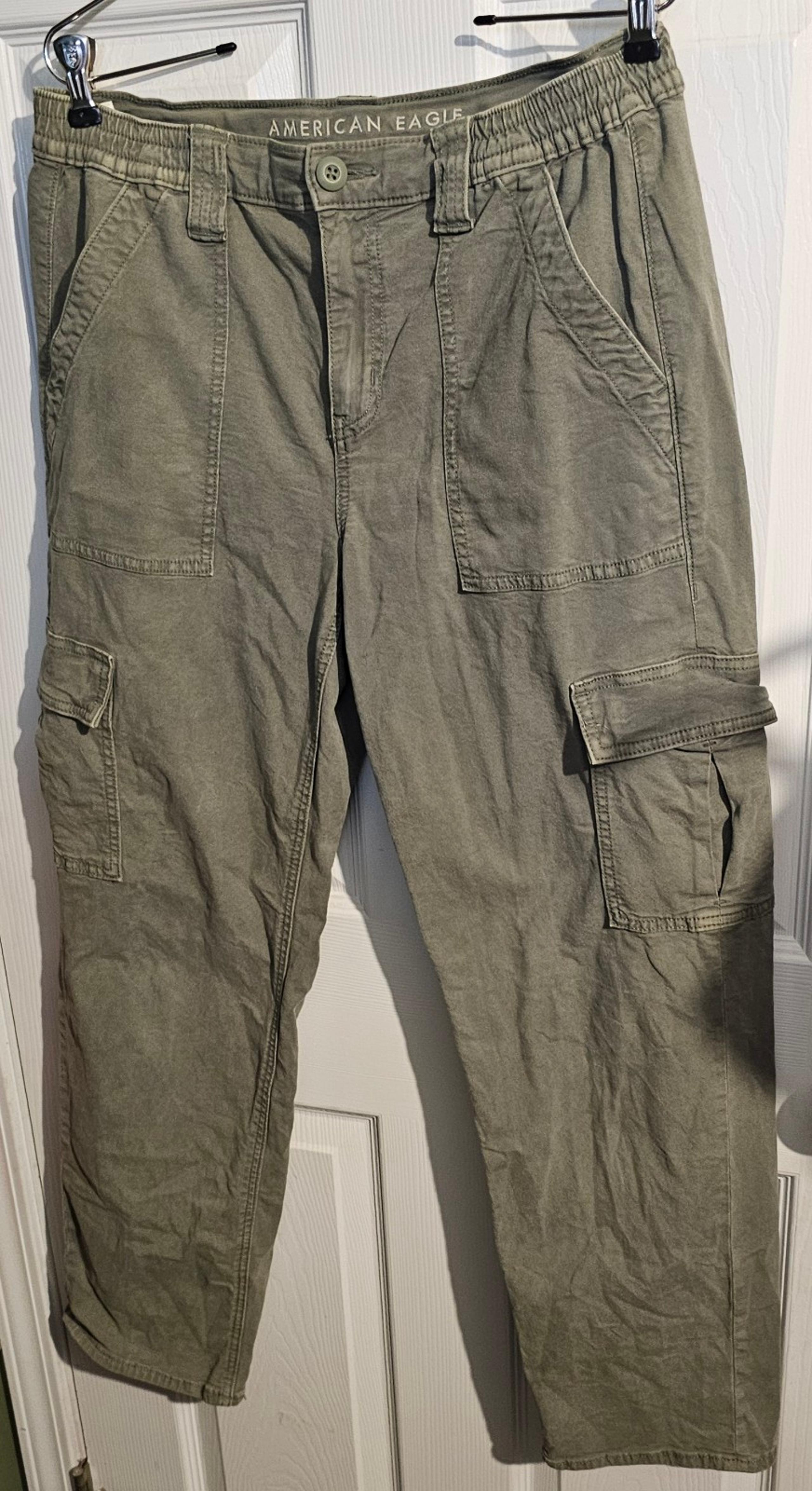 American Eagle Women's Green cargo pants