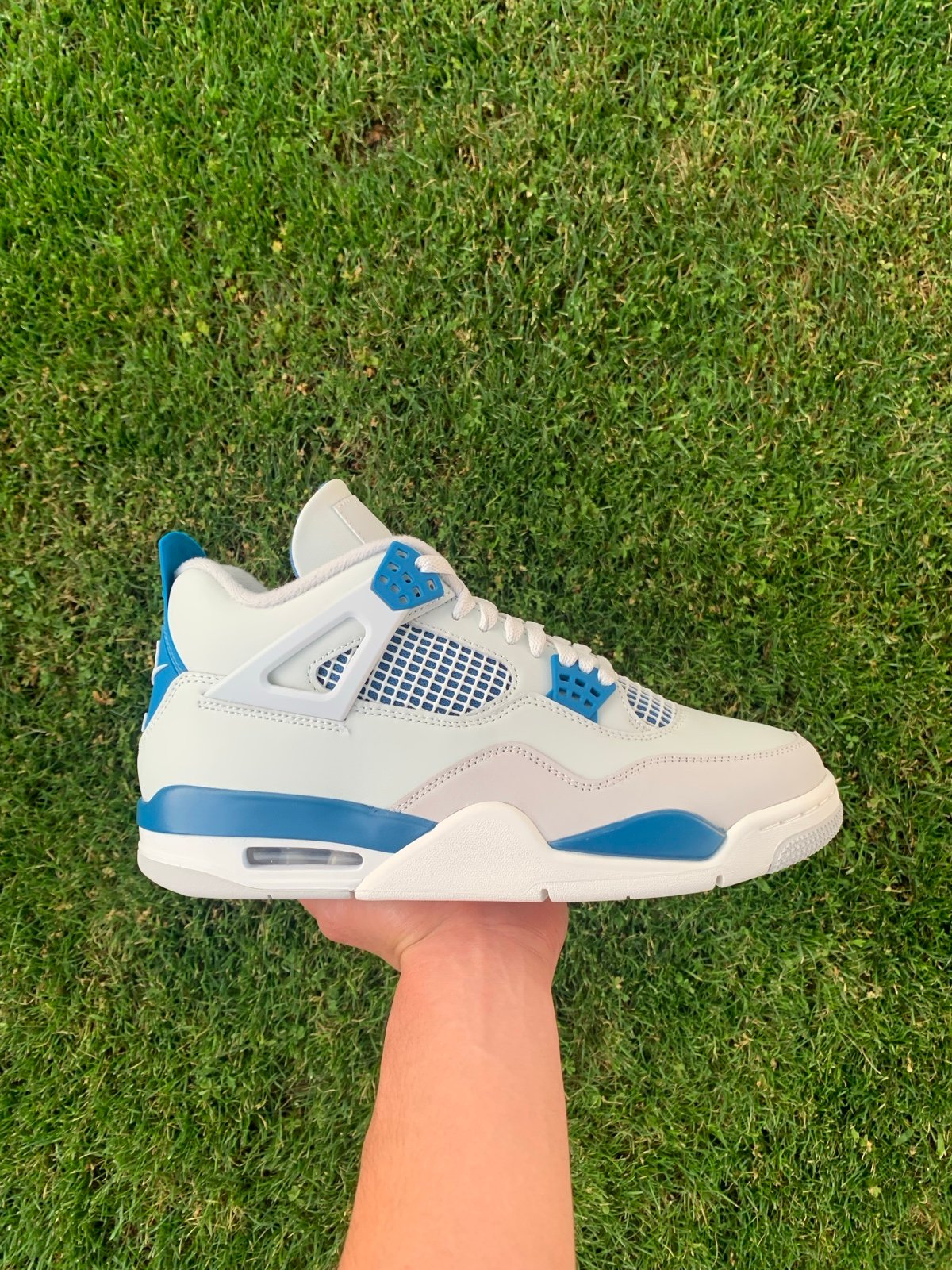Air Jordan 4 Military Blue