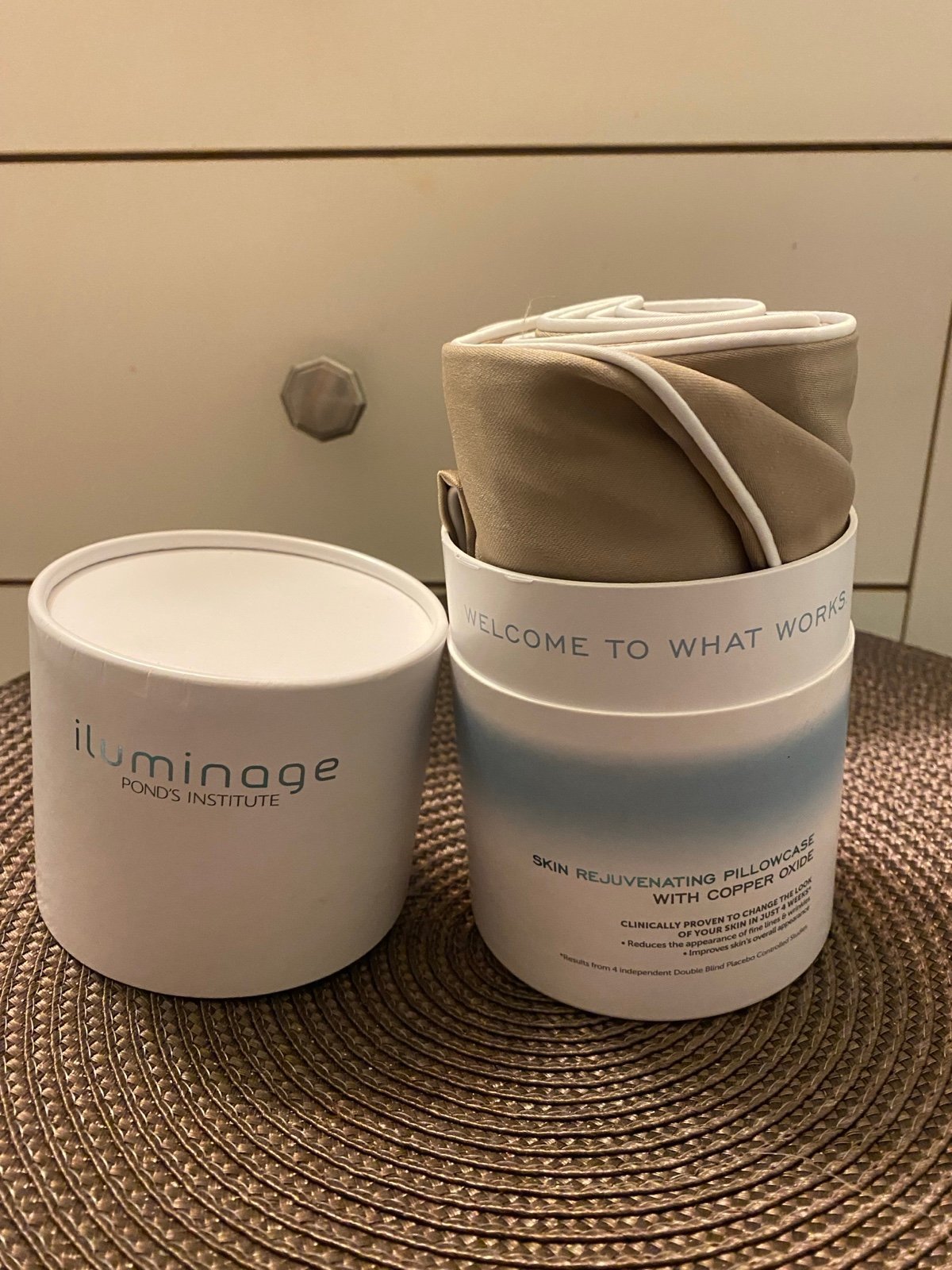 Iluminage skin rejuvenating PILLOWCASE with COPPER OXIDE new SEALED