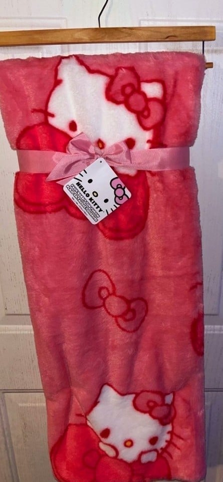 Hello Kitty pink bow blanket