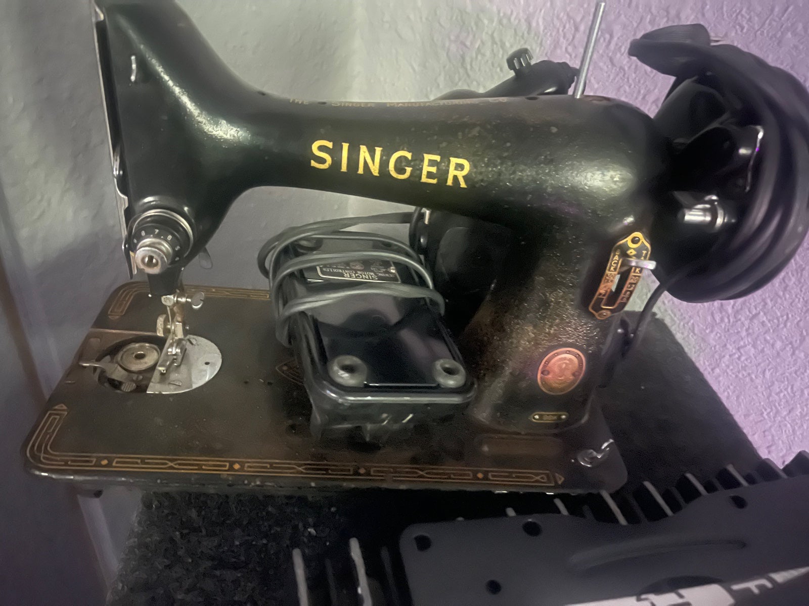 VINTAGE Singer Sewing machine
