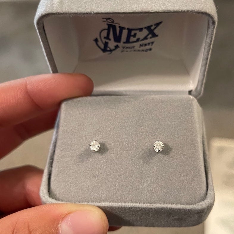 14k Diamond Small Round Cut Stud Earrings New Never Worn