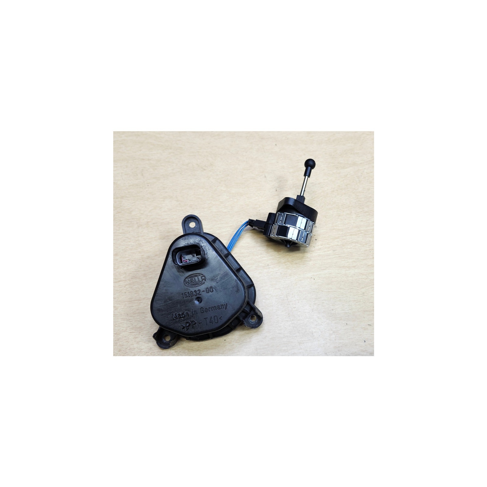 BMW X5 OEM Headlight Leveling Motor & Dust Cap Lid Cover 8352206 & 151832-00