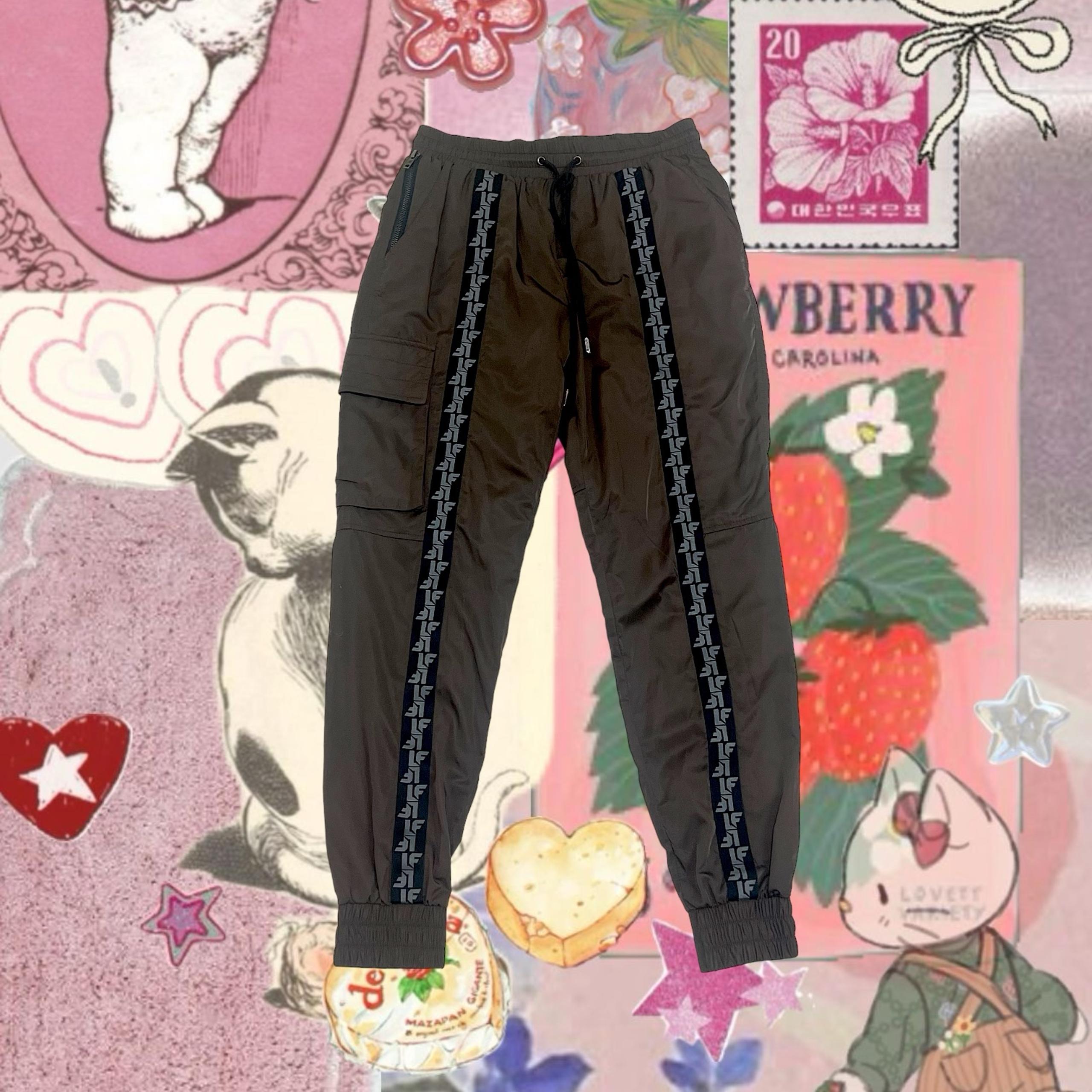 LF THE BRAND SIZE SMALL CARGO PANTS WITH ZIPPERS