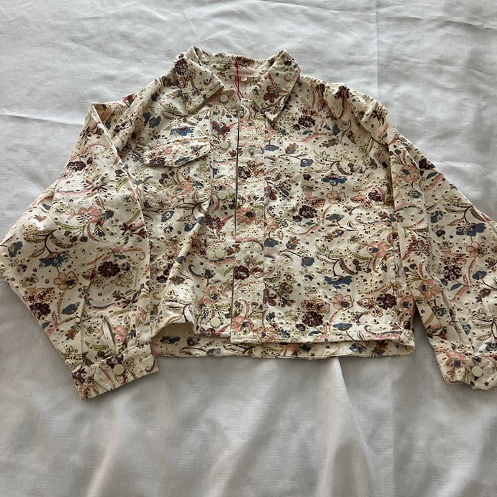 Solitaire eyelet floral jacket Size: large Color: floral print Brand: Solitai