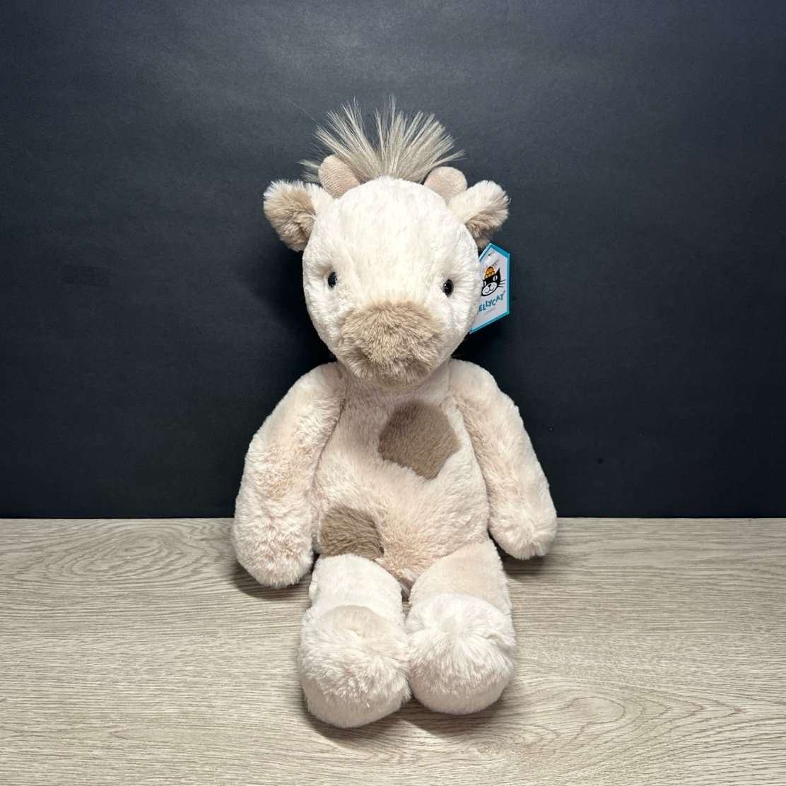 Jellycat medium Billie giraffe- NWT Retired- SHIPS SAME DAY!