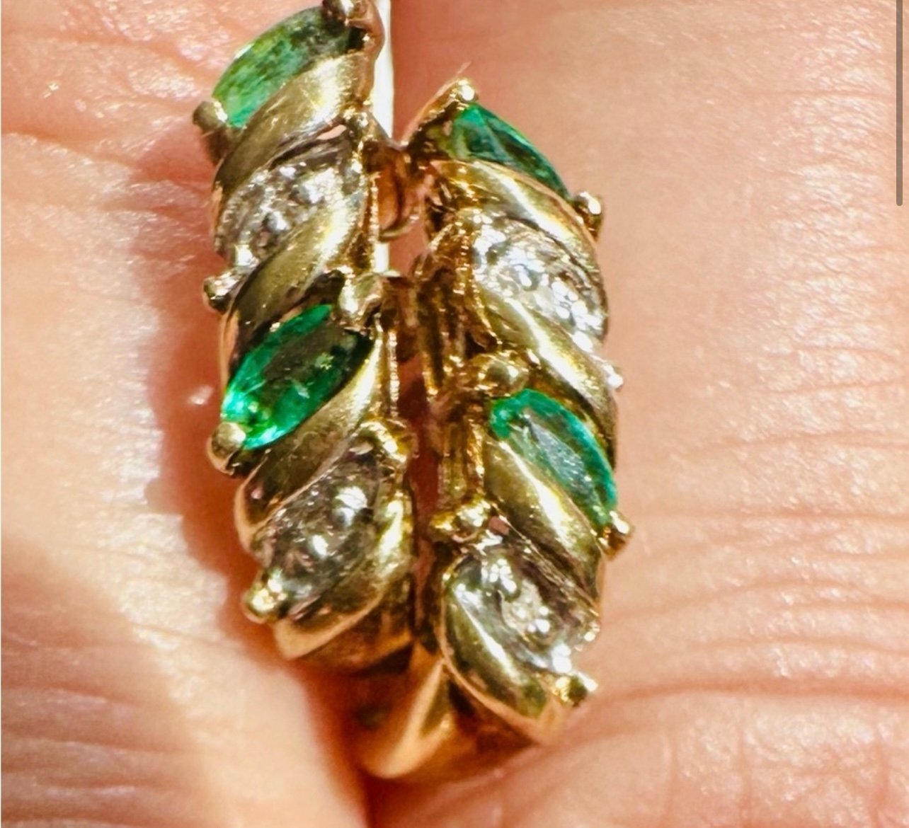 Earring diamond and Esmerald