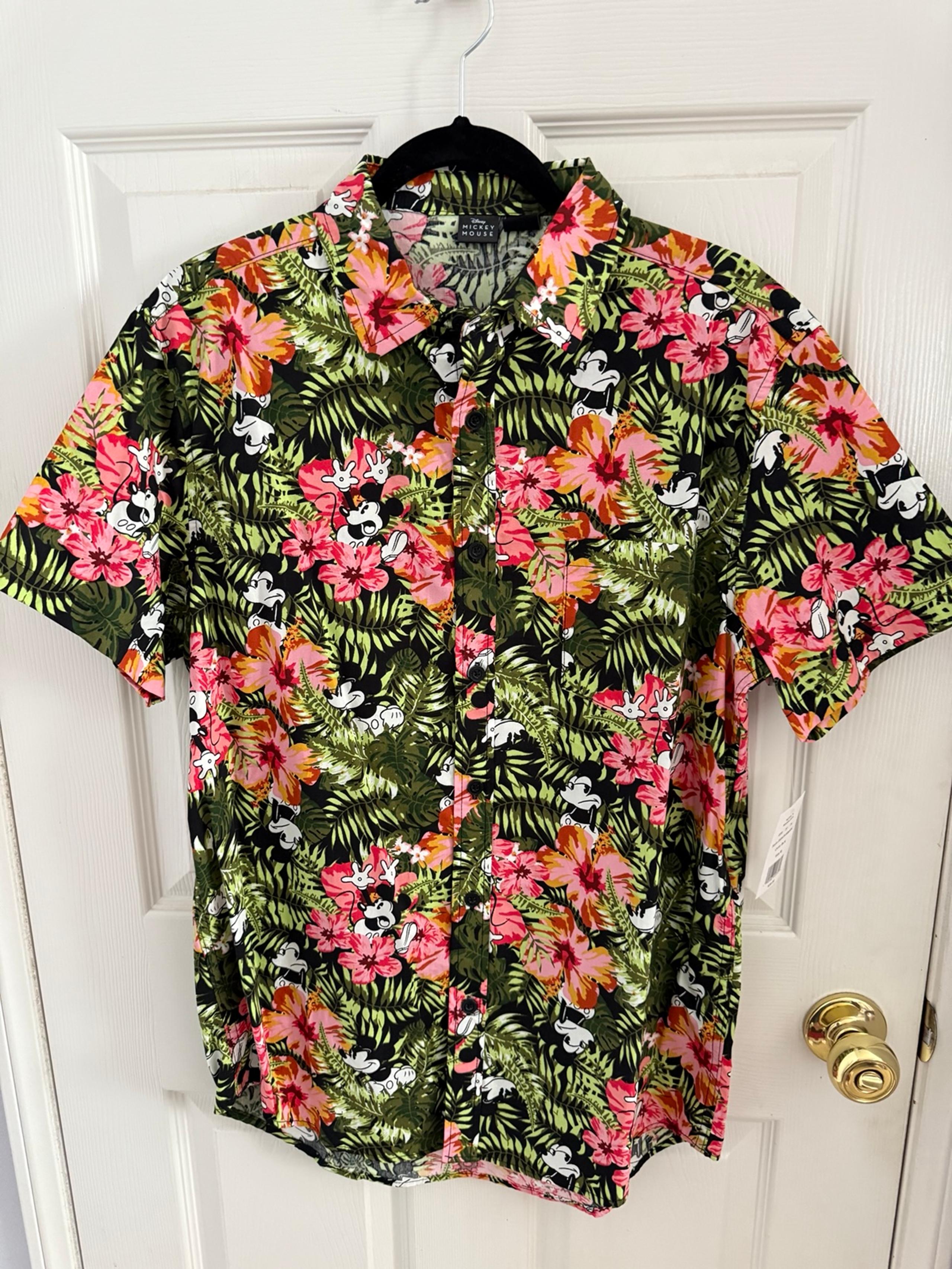 New Disney Men's Short Sleeve Button Hawaiian Shirt size Medium