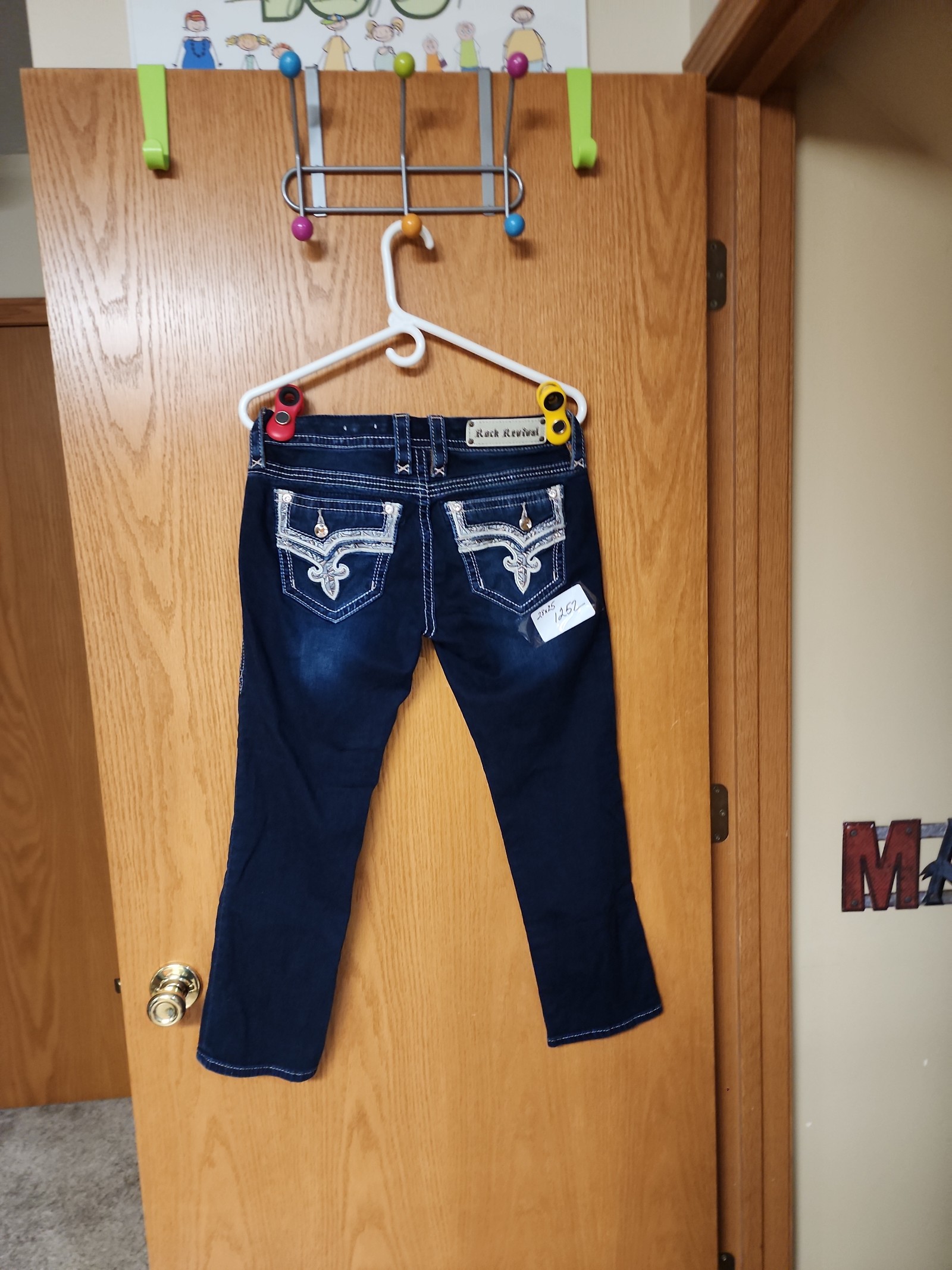 Rock revival jean capris women's 28x25 great condition number 1252