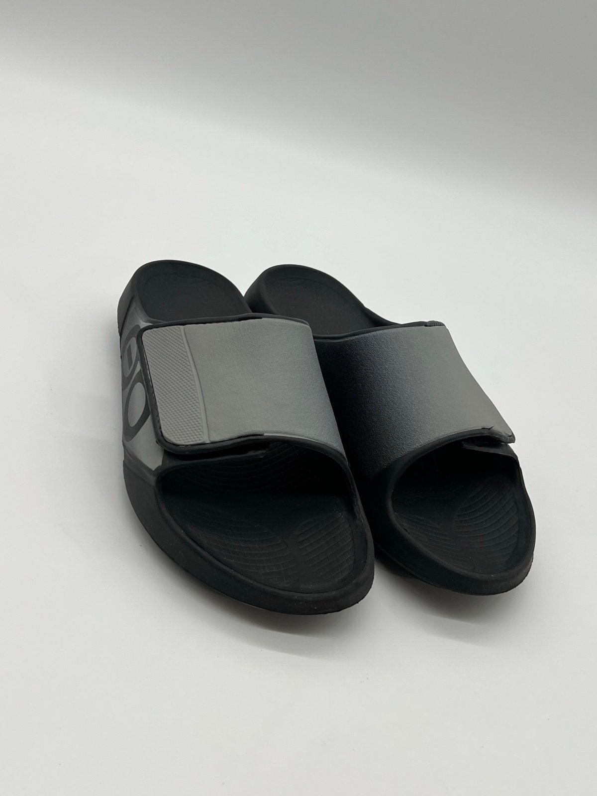 Oofos Ooahh Sport Flex Men’s Sz 12 Grey Black Slip On Recovery Sandals Slides