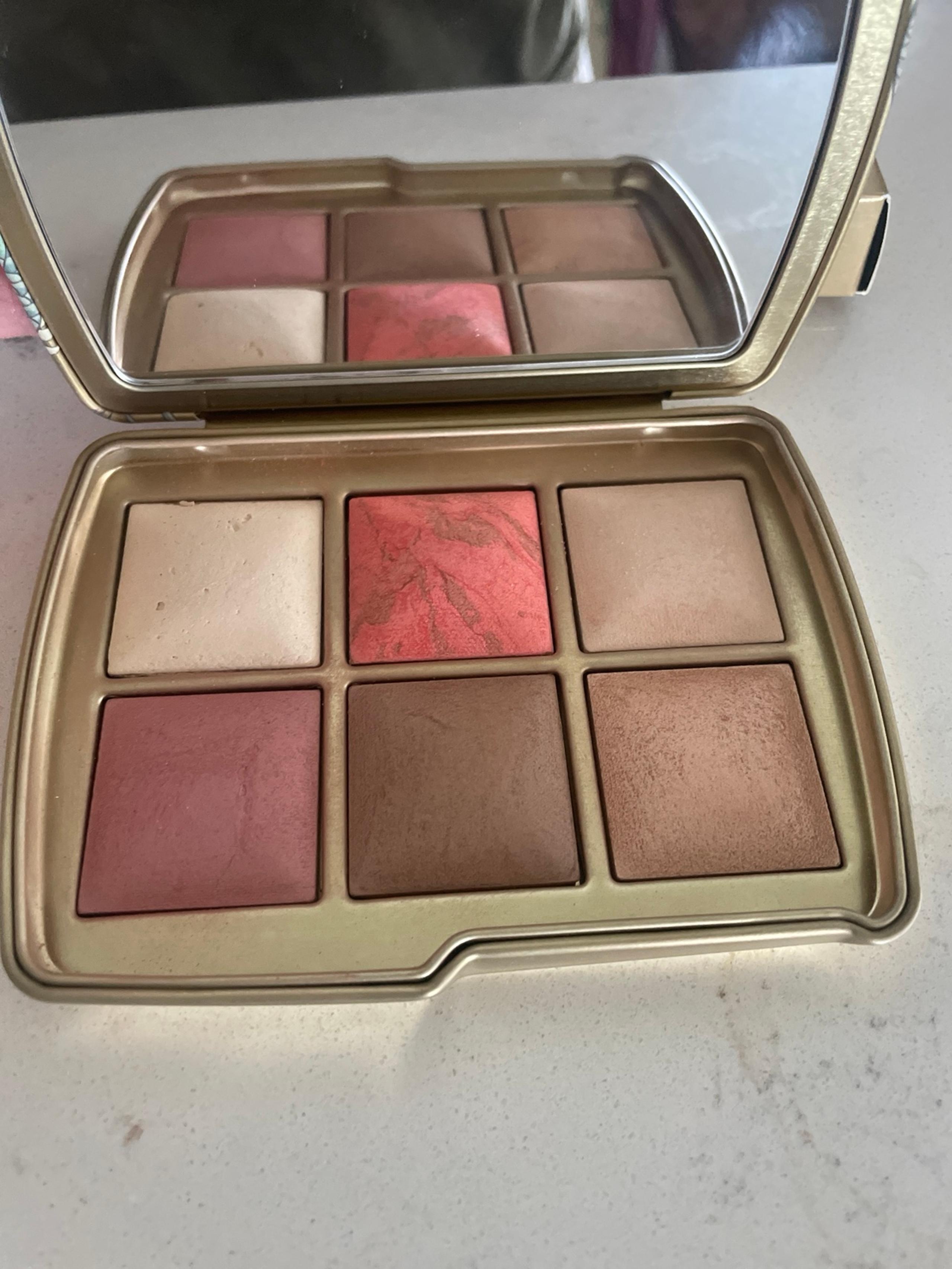 Hourglass lighting Edit - Dragon pallet  limited edition