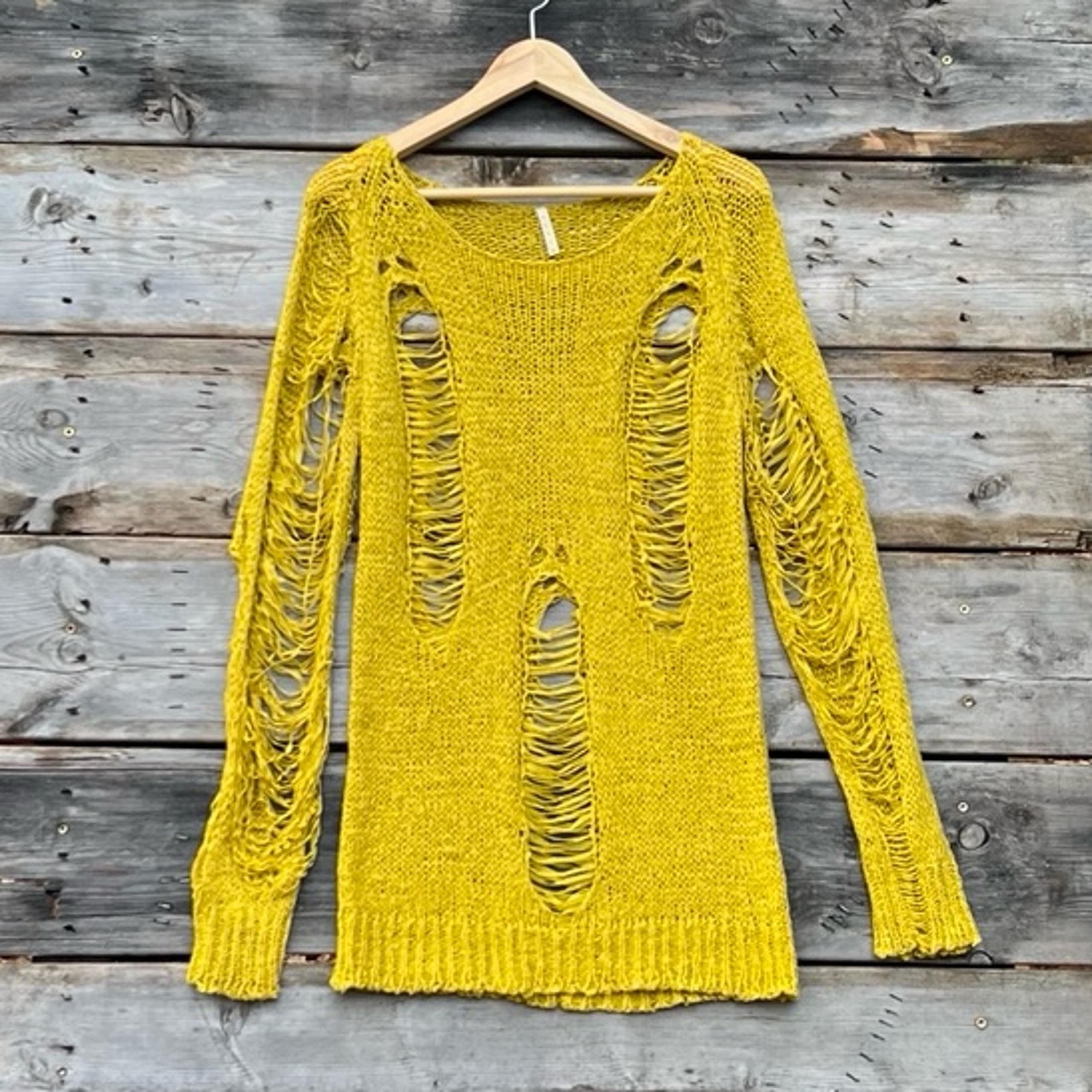 LLove Destroyed Yellow Knit Rayon Sweater Women’s Size Small/Medium