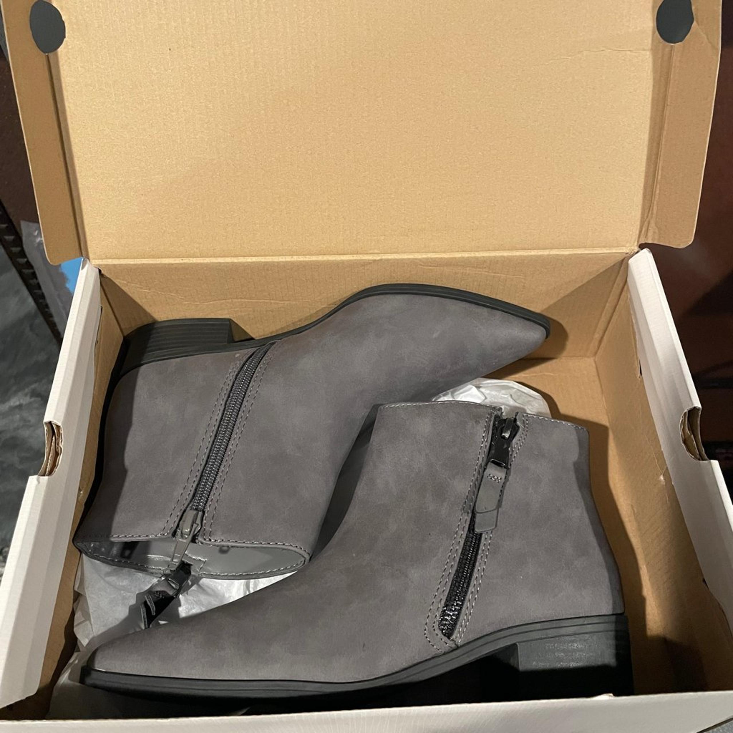 Worthington Brookdale Women's Size 7M Block Heel Boots Bootie Gray Memory Foam