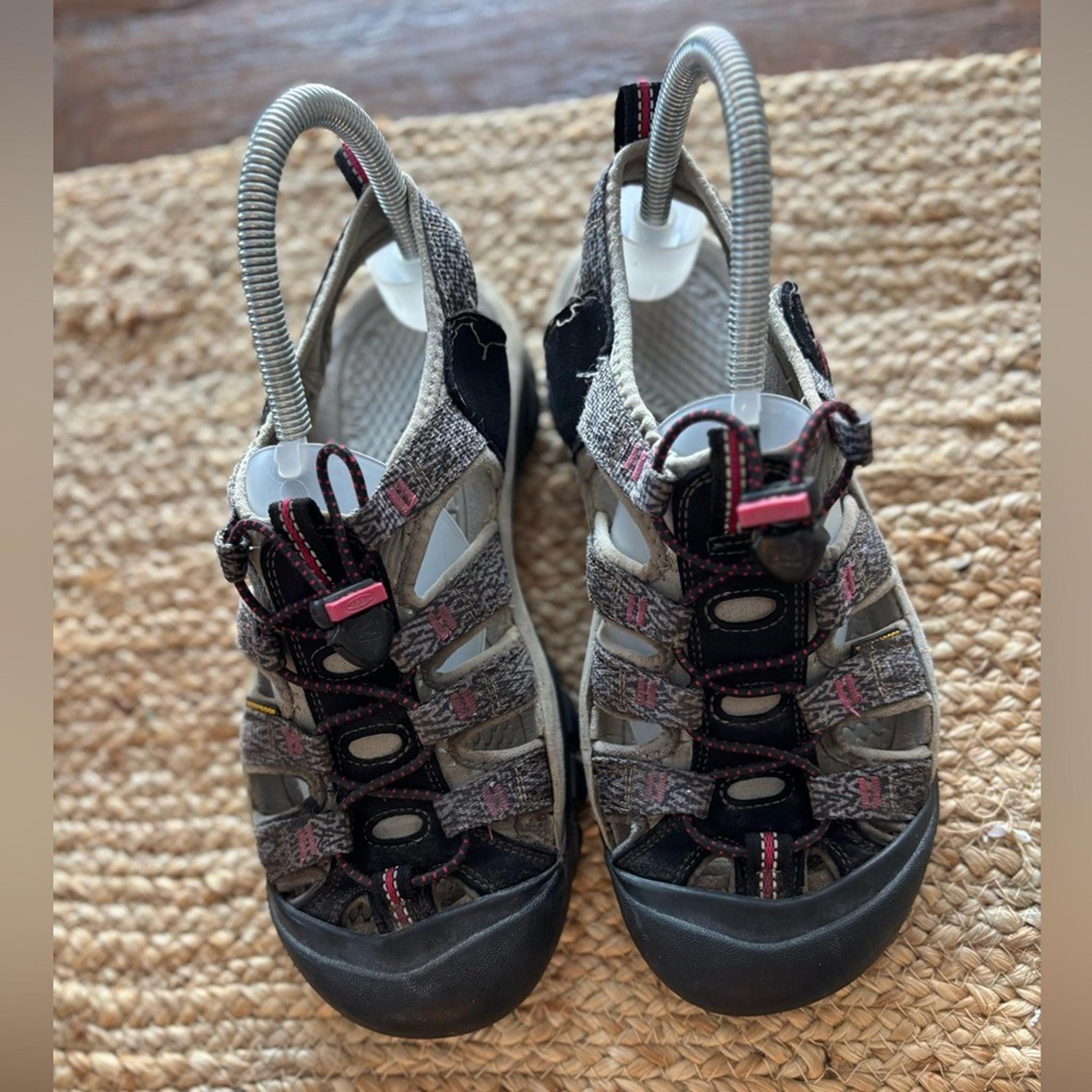 Keen Womens Newport H2 sandal, size 8, pink and Grey