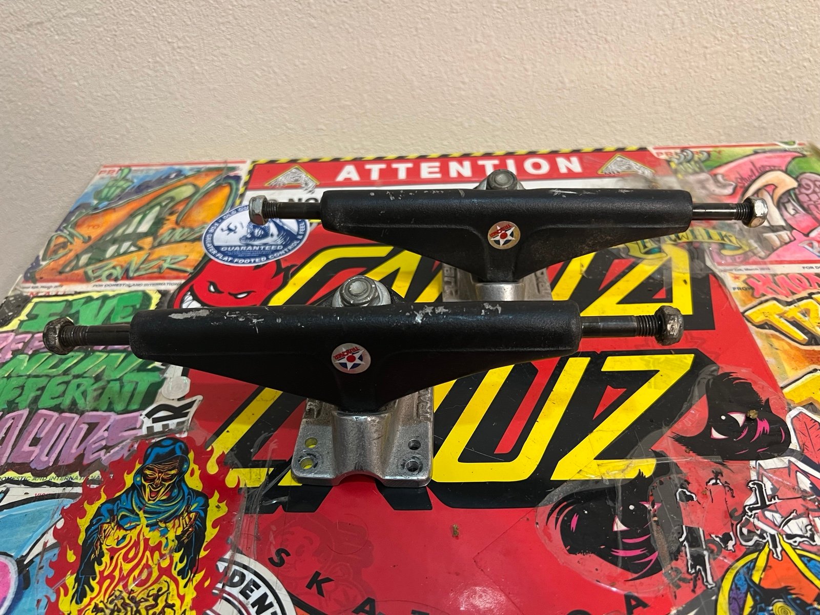 Vintage tracker dart skateboard trucks