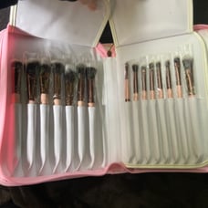 40 piece luxie brushes
