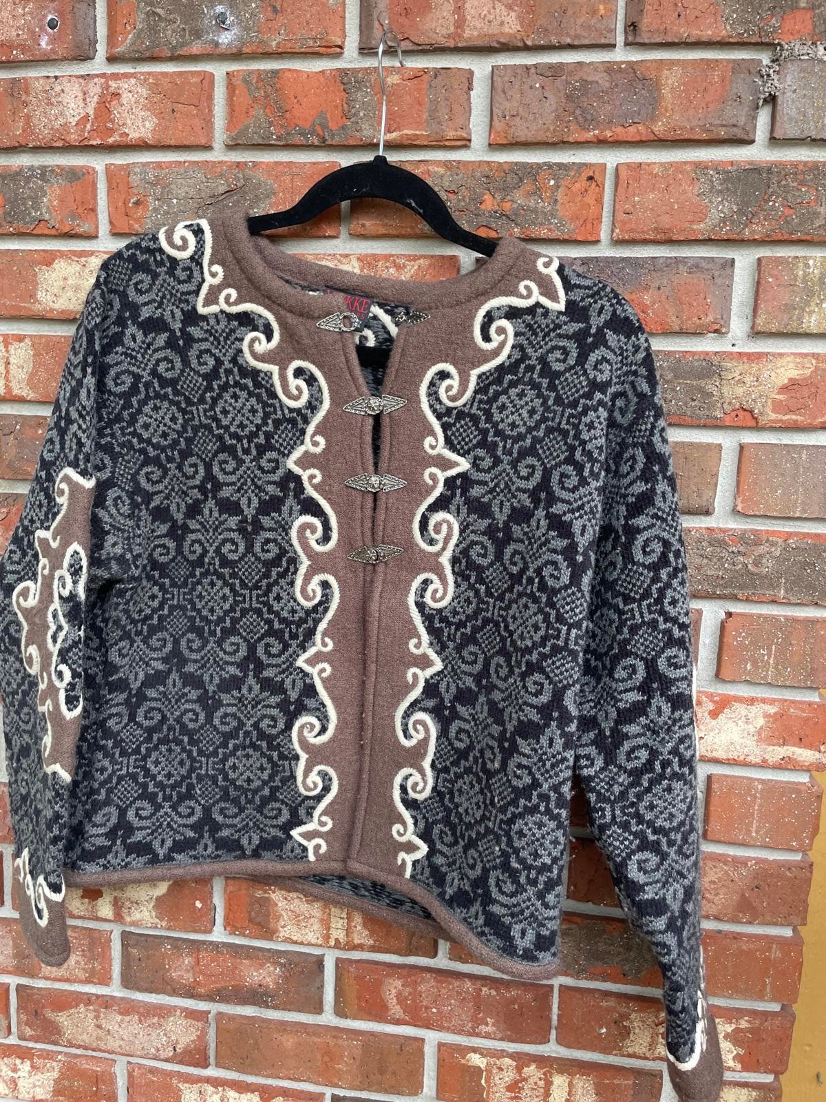 Vrikke sweaters Norwegian design small