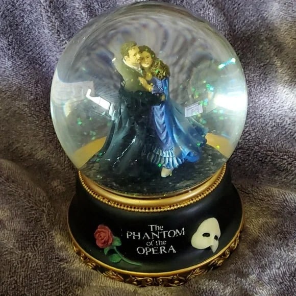 Phantom of the Opera Christine and Raoul Snowglobe Music Box