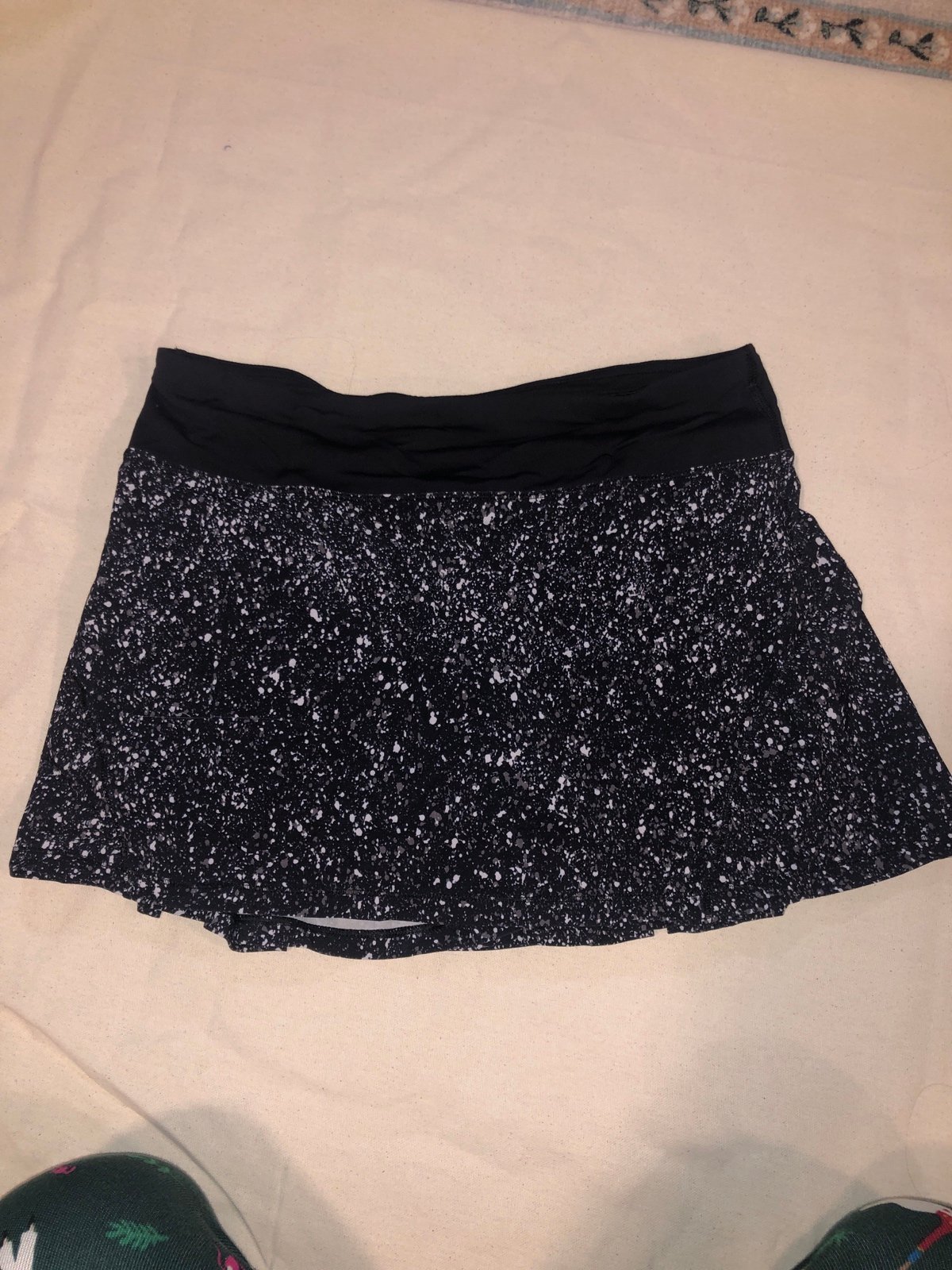 Lululemon tennis skirt white splatter pleats size 4