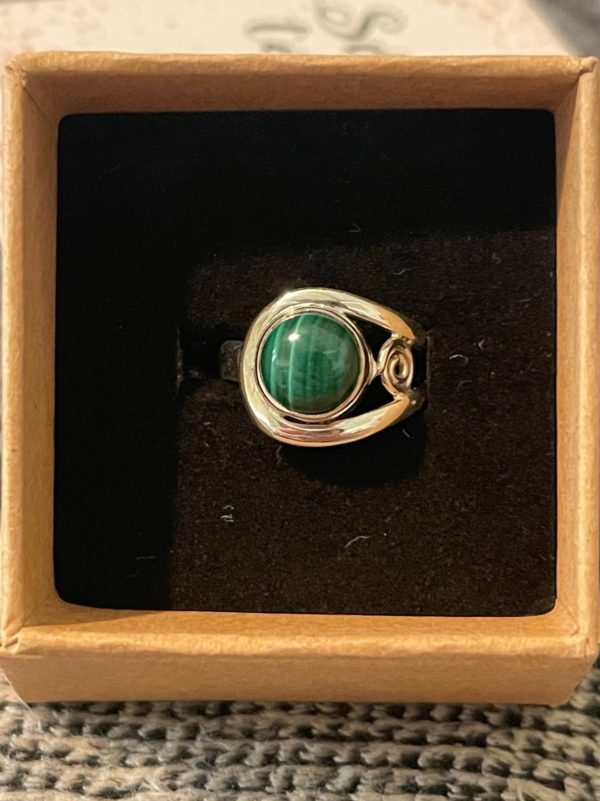 Size 8 genuine malachite ring