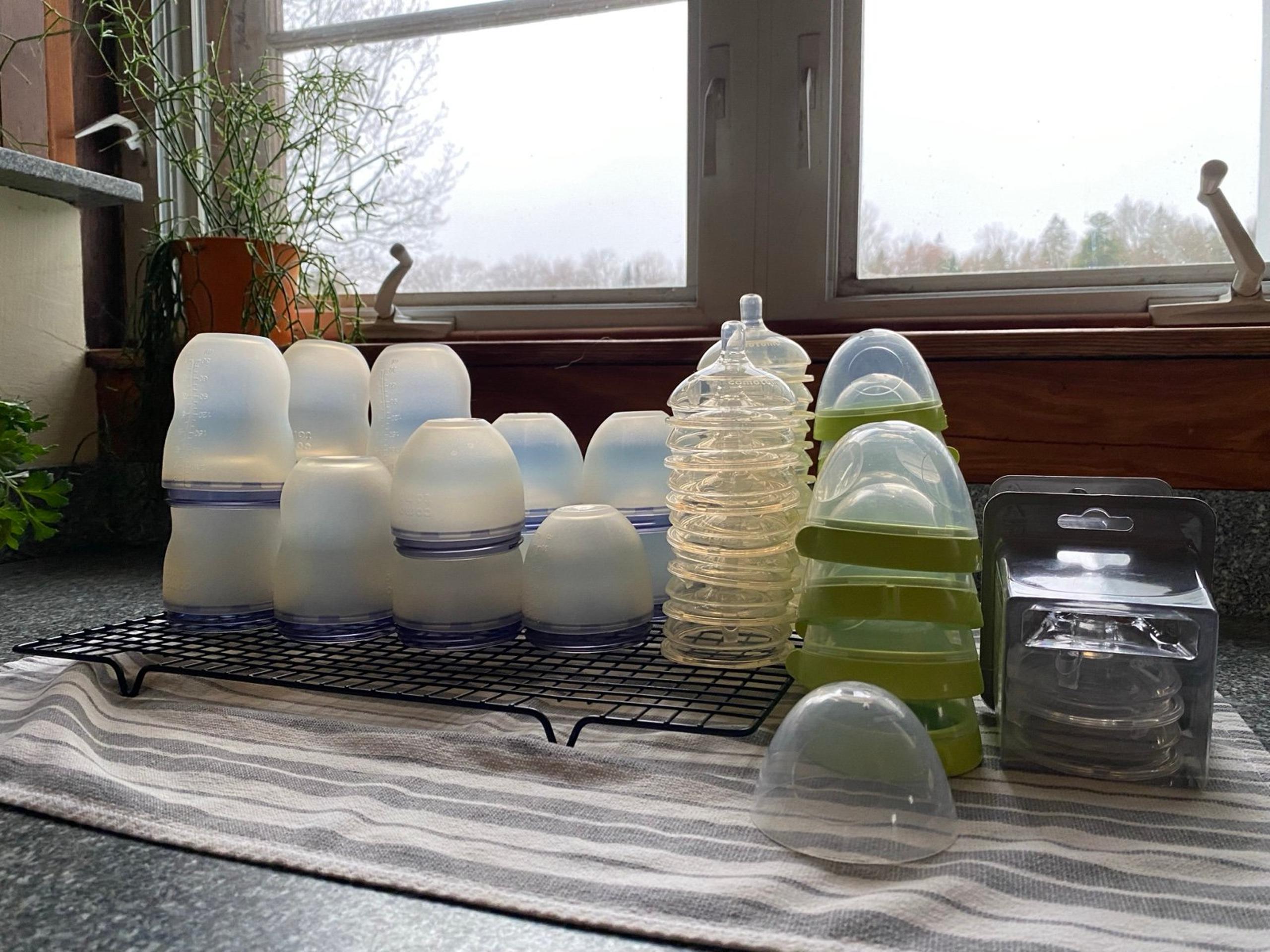 Set of 14 comotomo Bottles and more