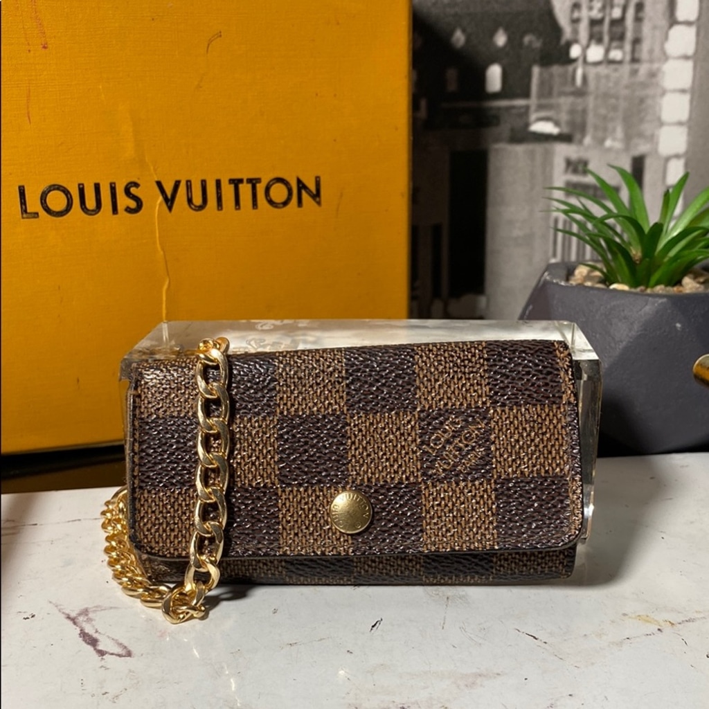 Authentic Louis Vuitton Damier Key Case