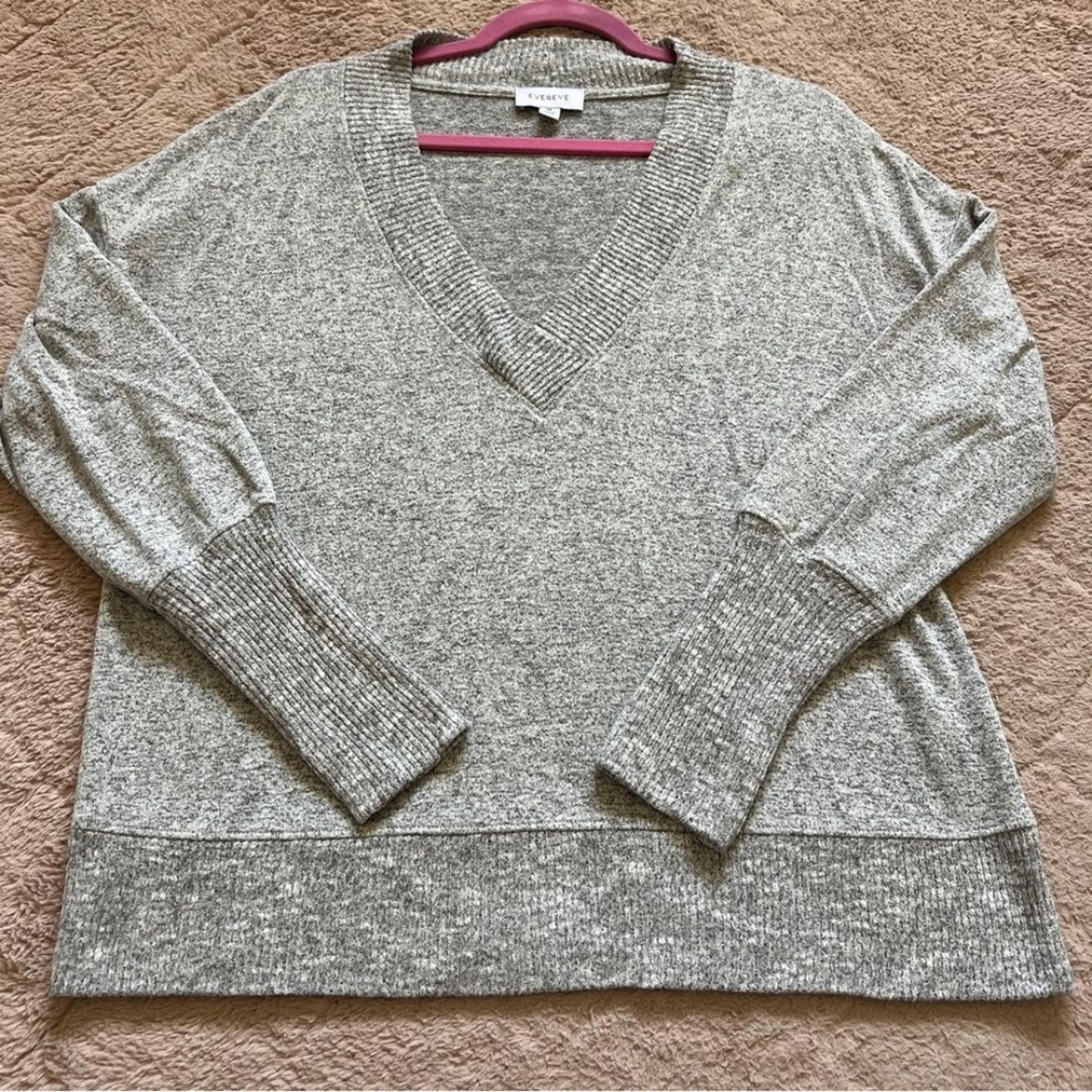 Evereve Ribbed V-Neck Sweater Women’s Size M