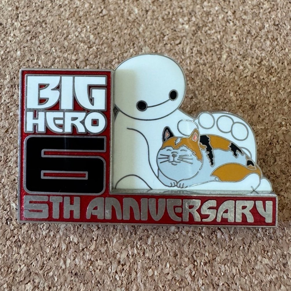 HTF Big Hero 6 5th Anniversary Cast Exclusive LE 1000 Baymax Mochi Pin 2019