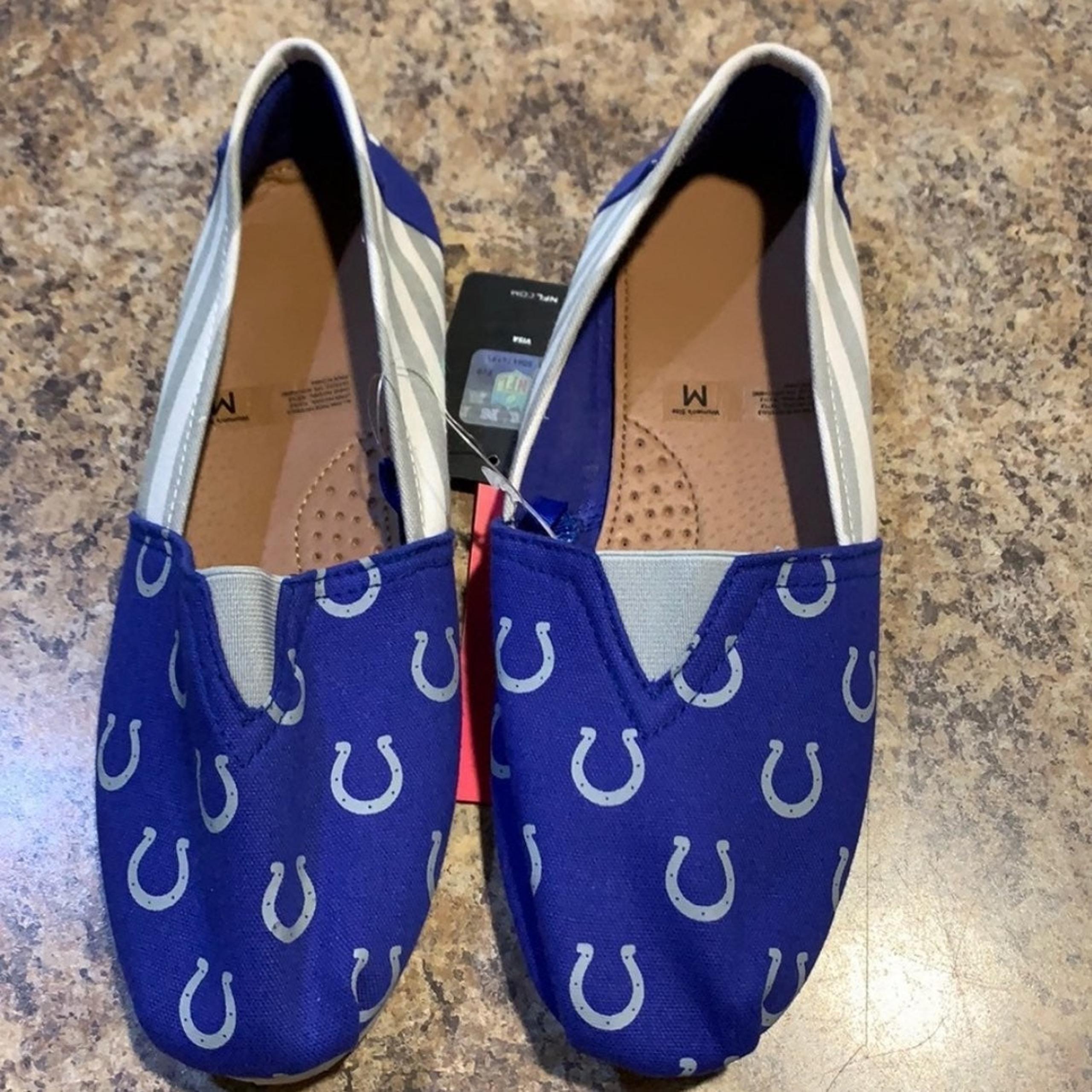 NWT COLTS women slip on shoes
