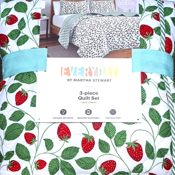 New 3pc Martha Stewart QUEEN Strawberry Green Stripe Reversible Quilt Set