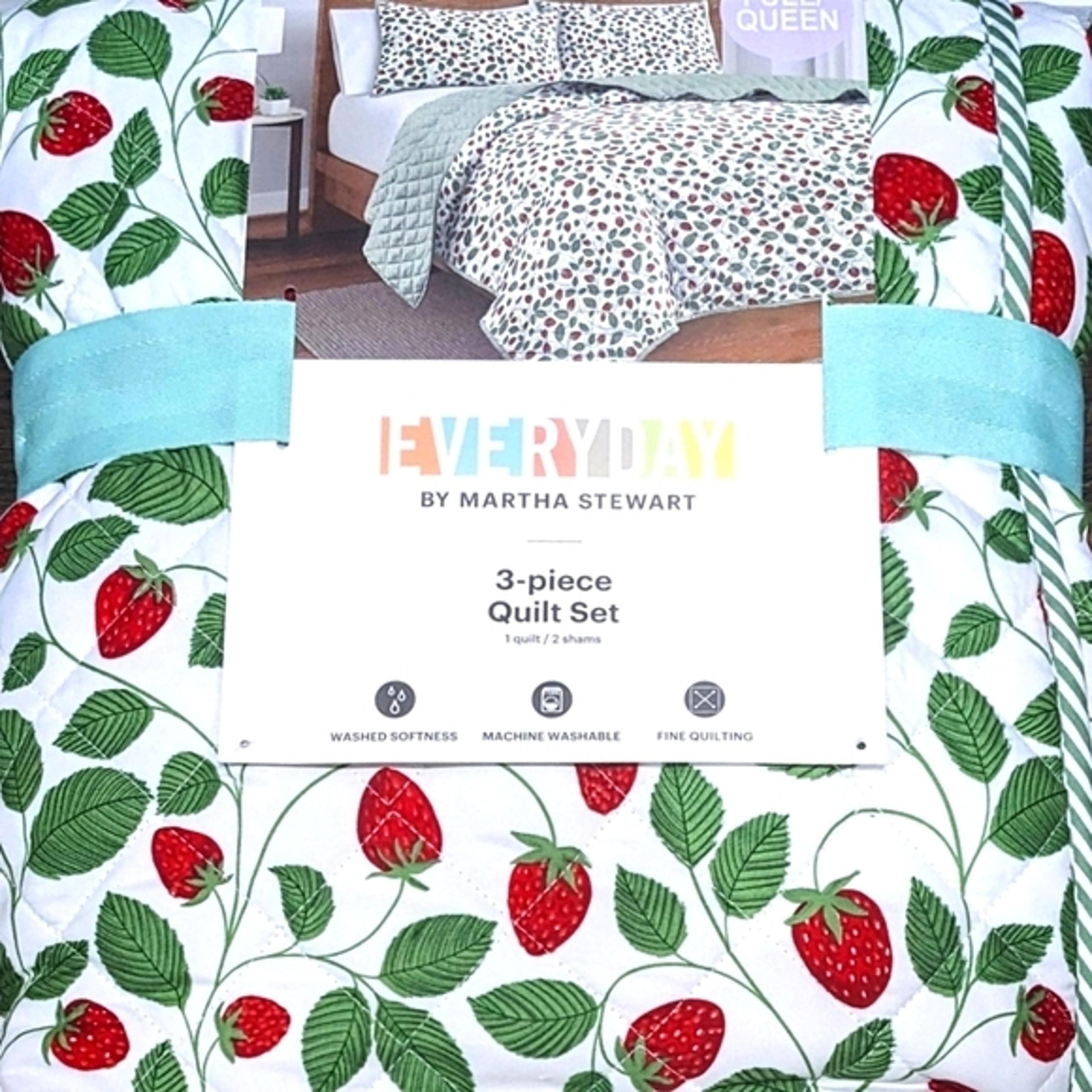 New 3pc Martha Stewart QUEEN Strawberry Green Stripe Reversible Quilt Set