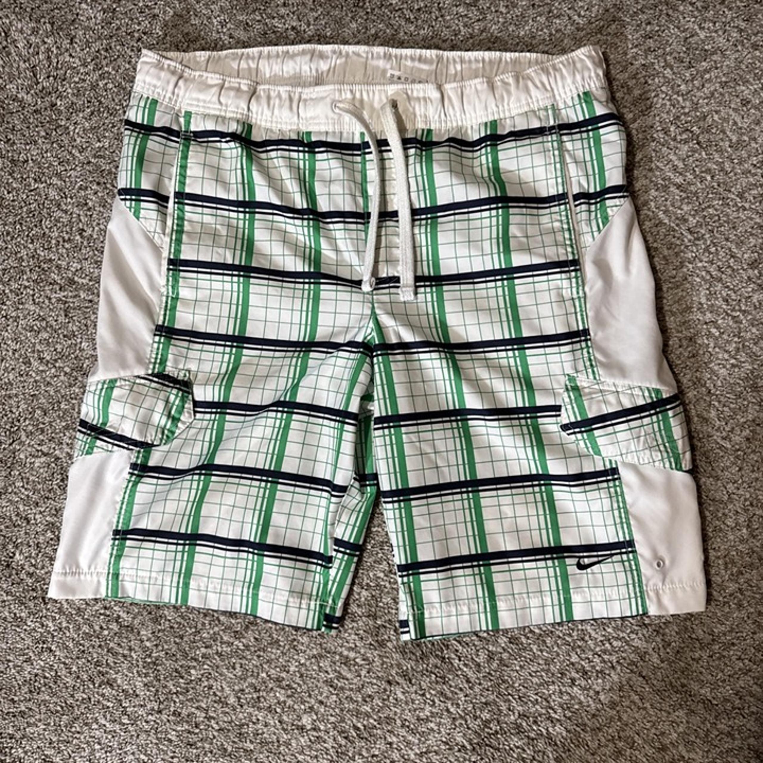 Nike Cargo Board Shorts Men's Medium White Green Plaid Outdoor Adjustable Sport