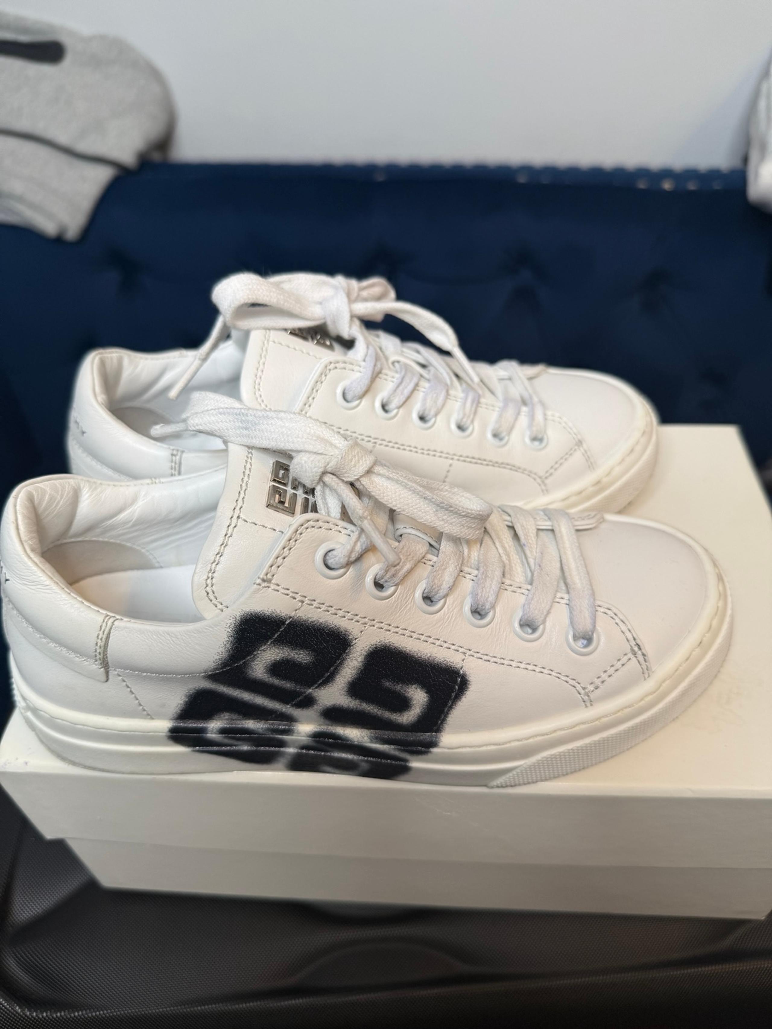 Givenchy boy sneakers