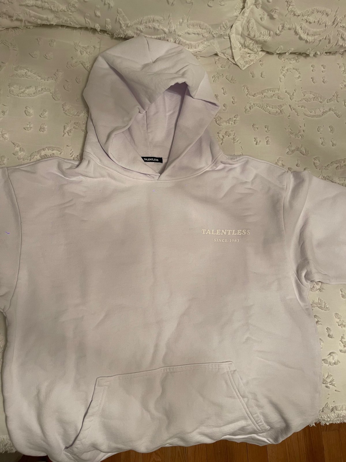 talentless men’s staple hoodie in white