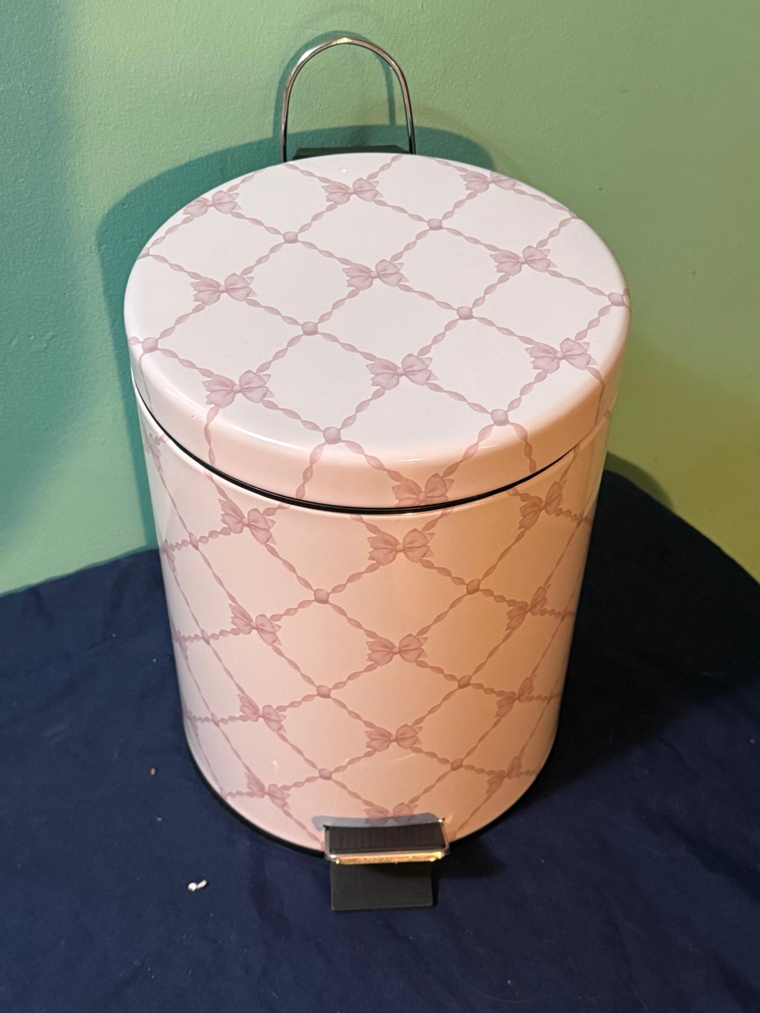 PURPLE RIBBON LINED WITH BOWS TRASHCAN (READ❤️)