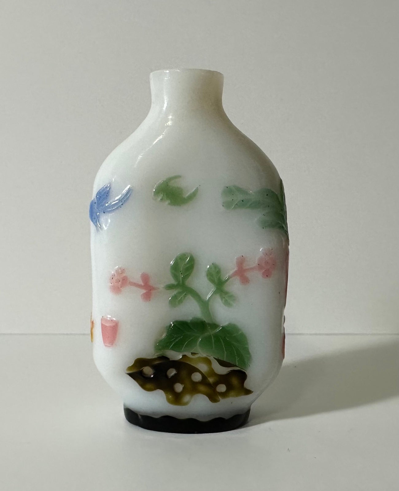 Yangzhou School Chinese 5-color overlay glass snuff bottle