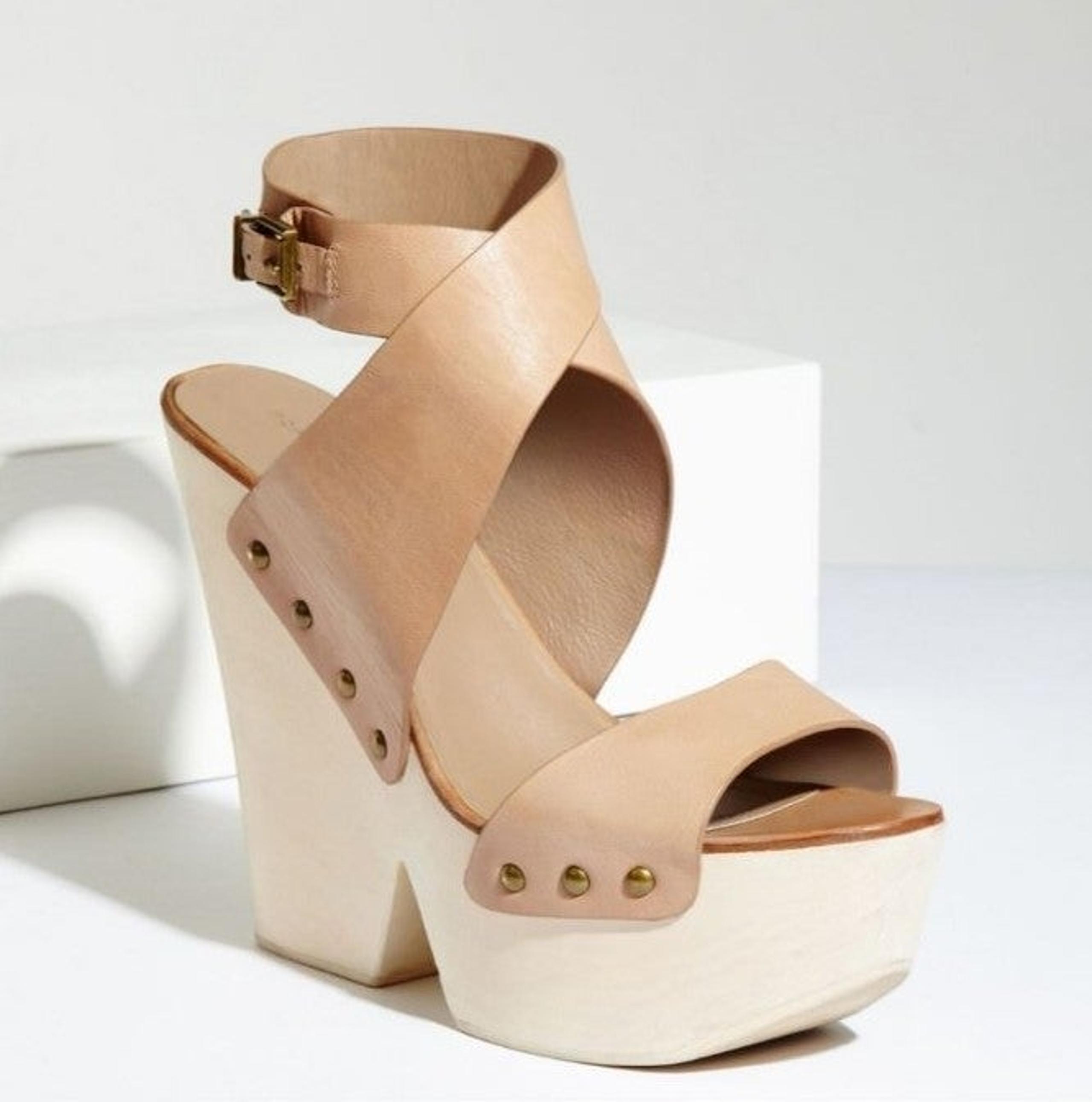 *BRAND NEW* BCBGMaxAzria Jenessa Natural