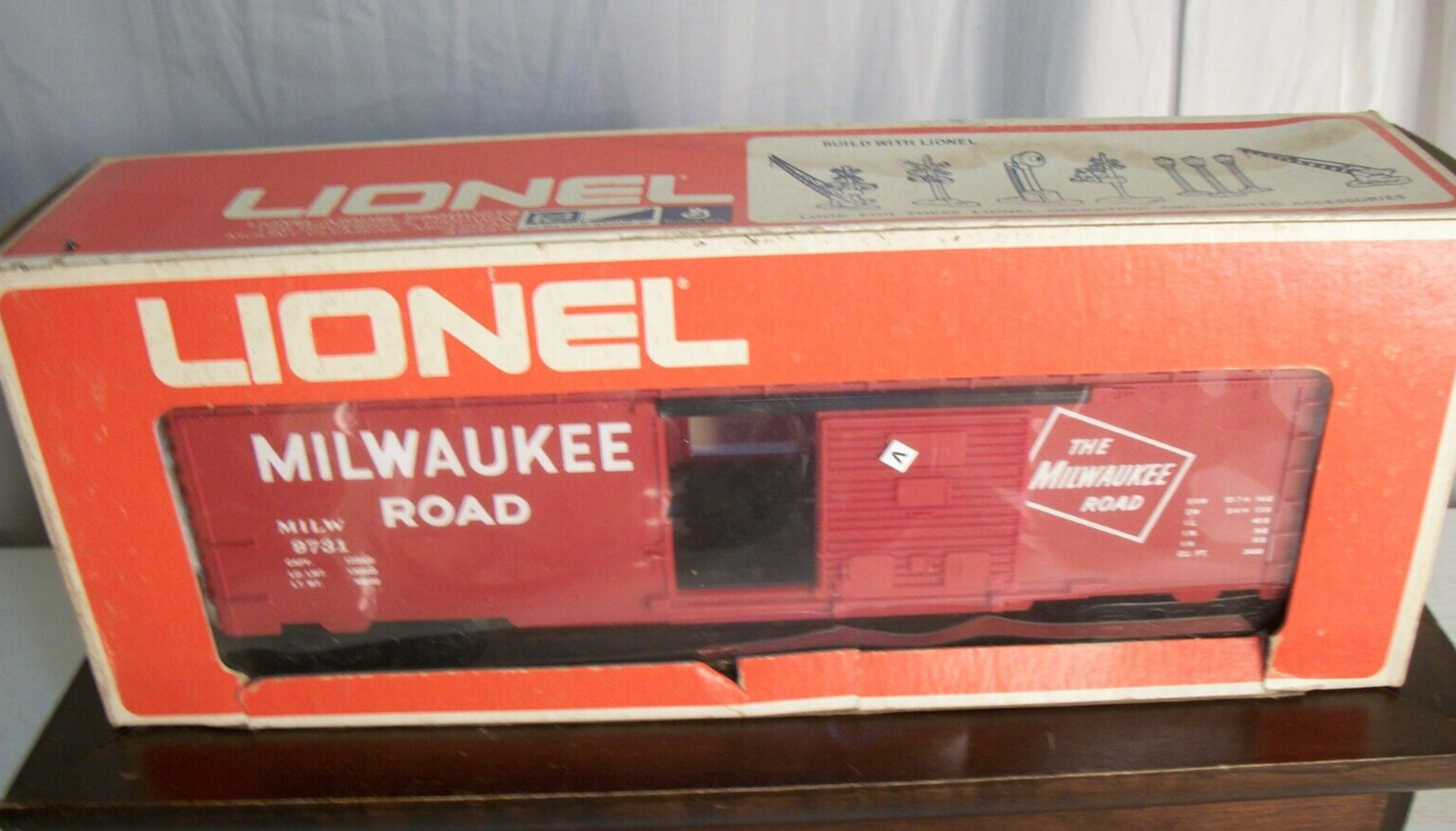 Lionel 6-9731 The Milwaukee Road Box Car Red NEW with BOX
