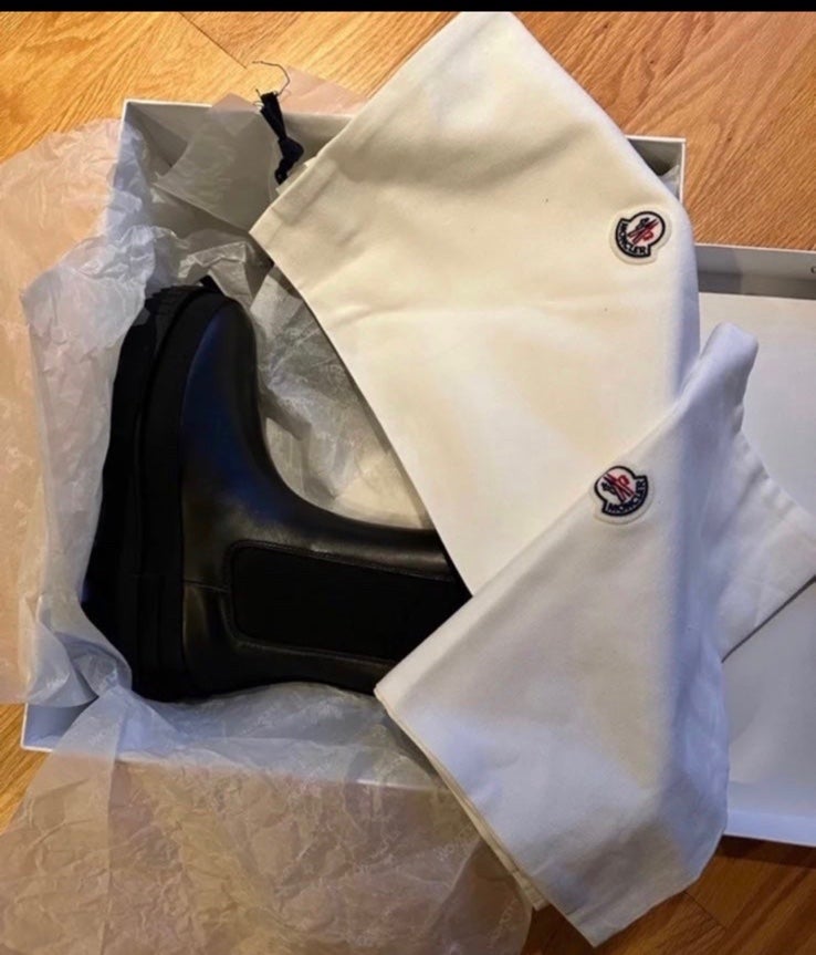 Moncler women boots size 6 NEW - Coralyne Chelsea Boots