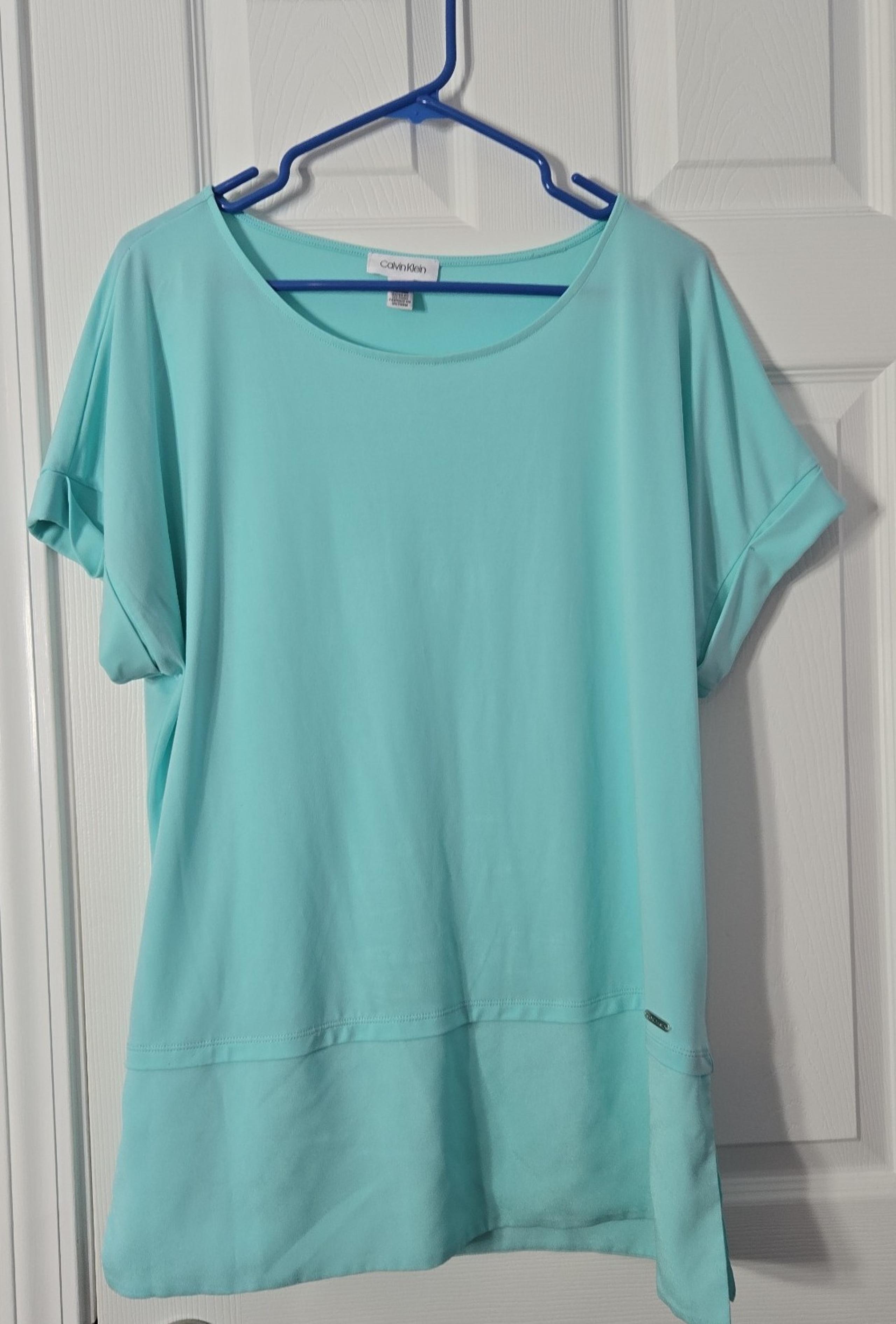 Womans Calvin Klein Short Sleeve Top Size Large
