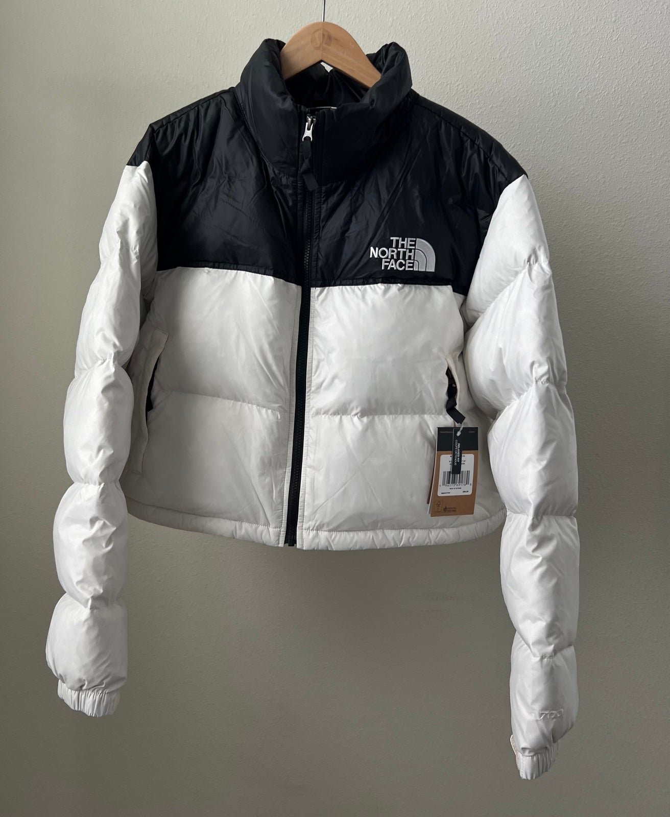 The north face Women’s Nuptse Short Jacket 700 fill goose down White/black in XL